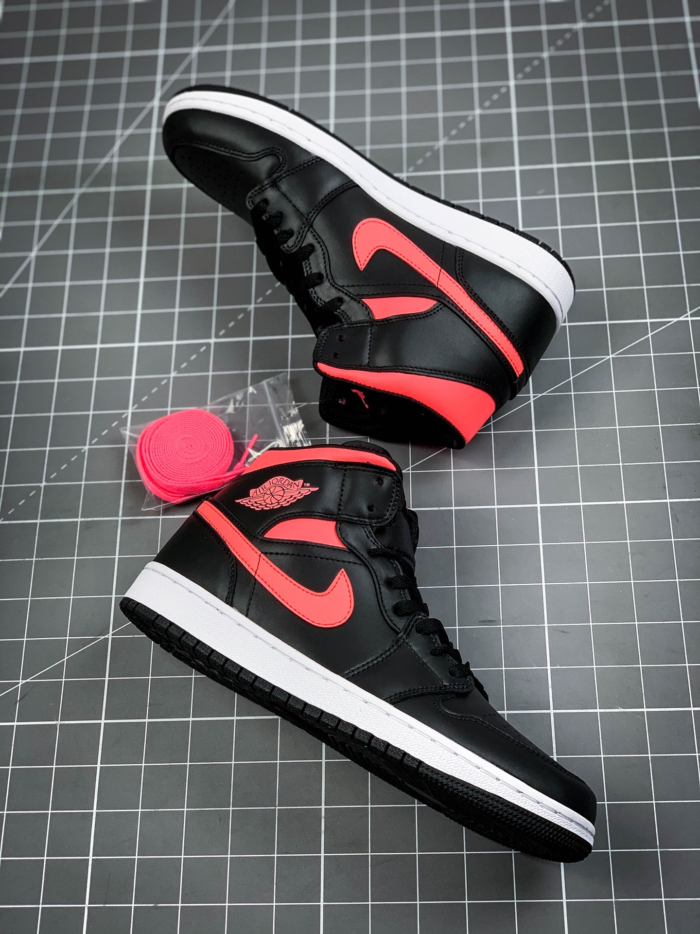 240 NIKE Air Jordan 1 Mid Retro”Laser Orange”AJ1乔丹一代中帮经典复古文化休闲运动篮球鞋 BQ6472-004