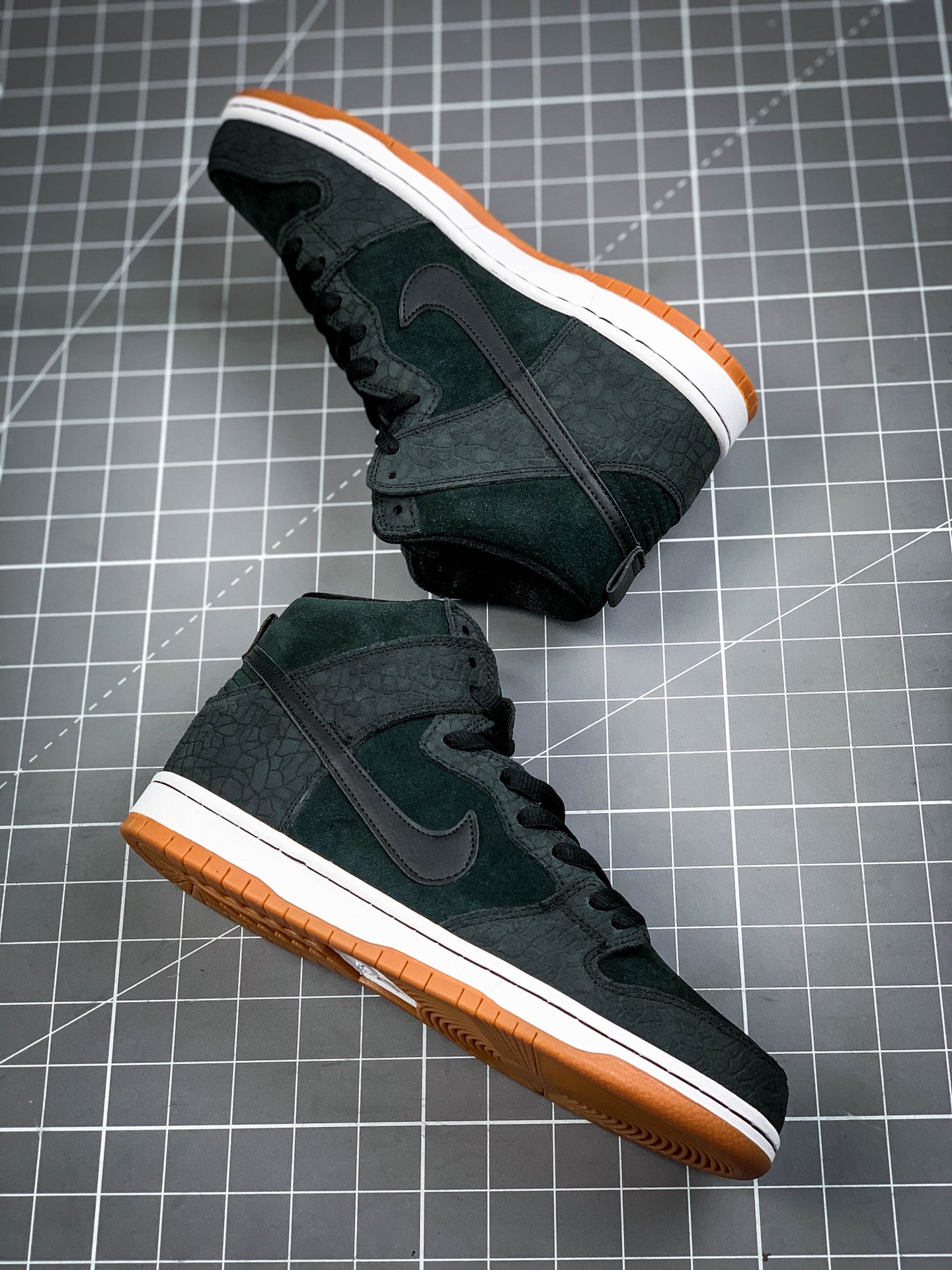 260  NIKE DUNK HIGH PRO SB 313171-065