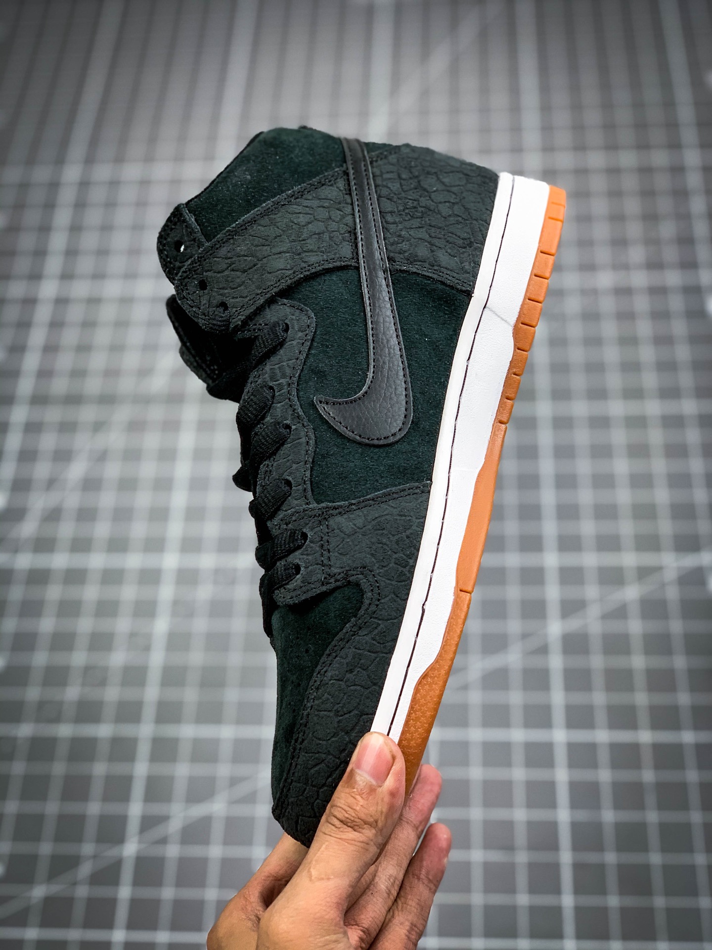 260  NIKE DUNK HIGH PRO SB 313171-065