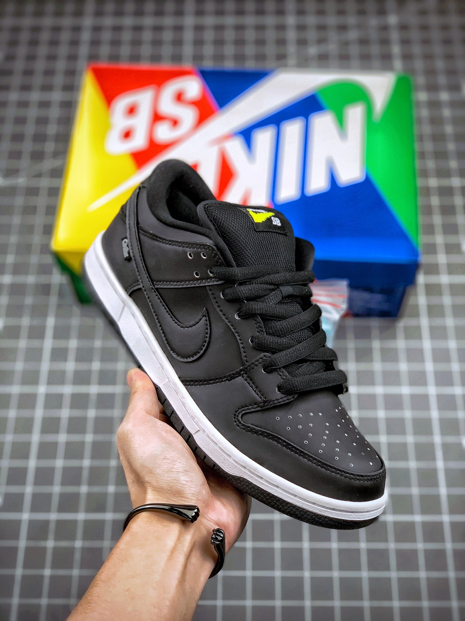 Civilist x NK SB Dunk Low
OG # # ➕ # # # ➕ #UV Taglia 36 36.5 37.5 38 38.5 39 40 40.5 41 42 42.5 43 44 44.5 45 46