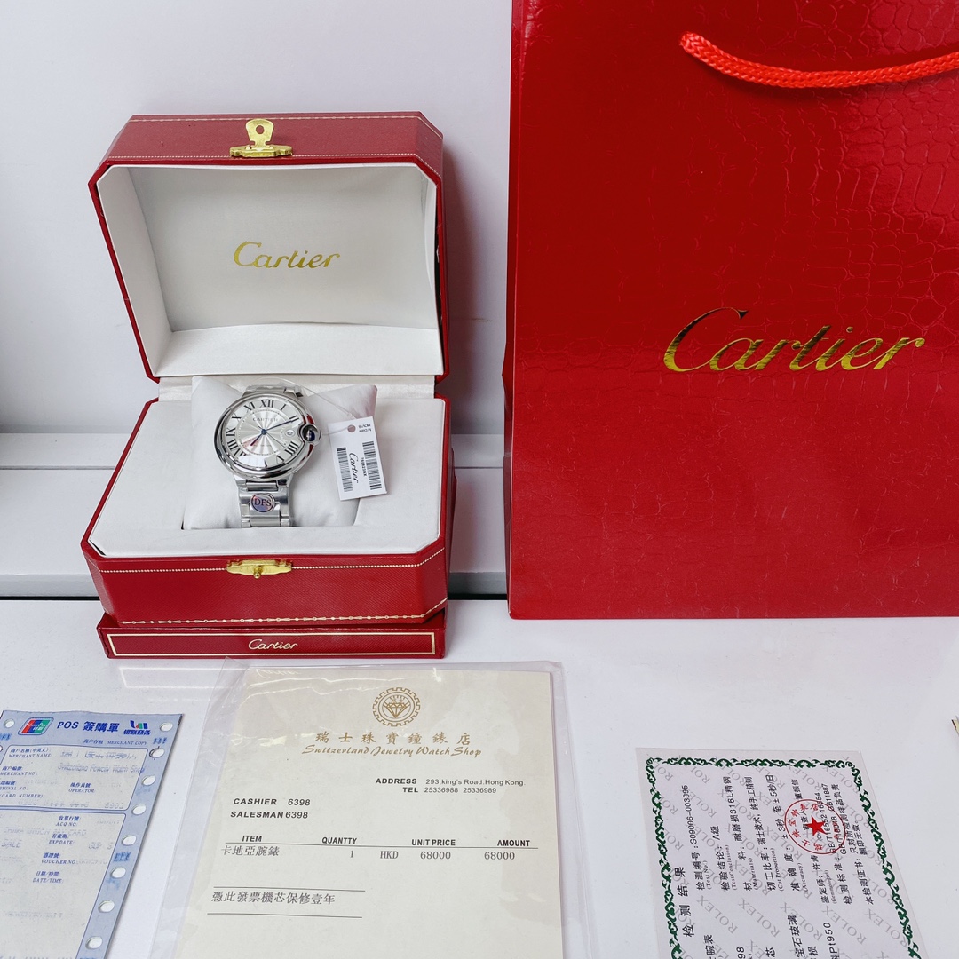 💰260 卡地亚蓝气球🏆台湾同级别配置 性价比最高🏅男款42mm🎖各方面打磨到位,全面升级最顶端🥇市面唯一性价比最高版本,42.1x12mm🥈搭载自动机械机芯,316精钢表壳,凸形鱼眼蓝宝石镜面🥉经典蓝色表针,牛皮表带,折叠扣,每只表底盖上都打磨到位,精细拉丝工艺 原厂表膜 吊牌 外包装!