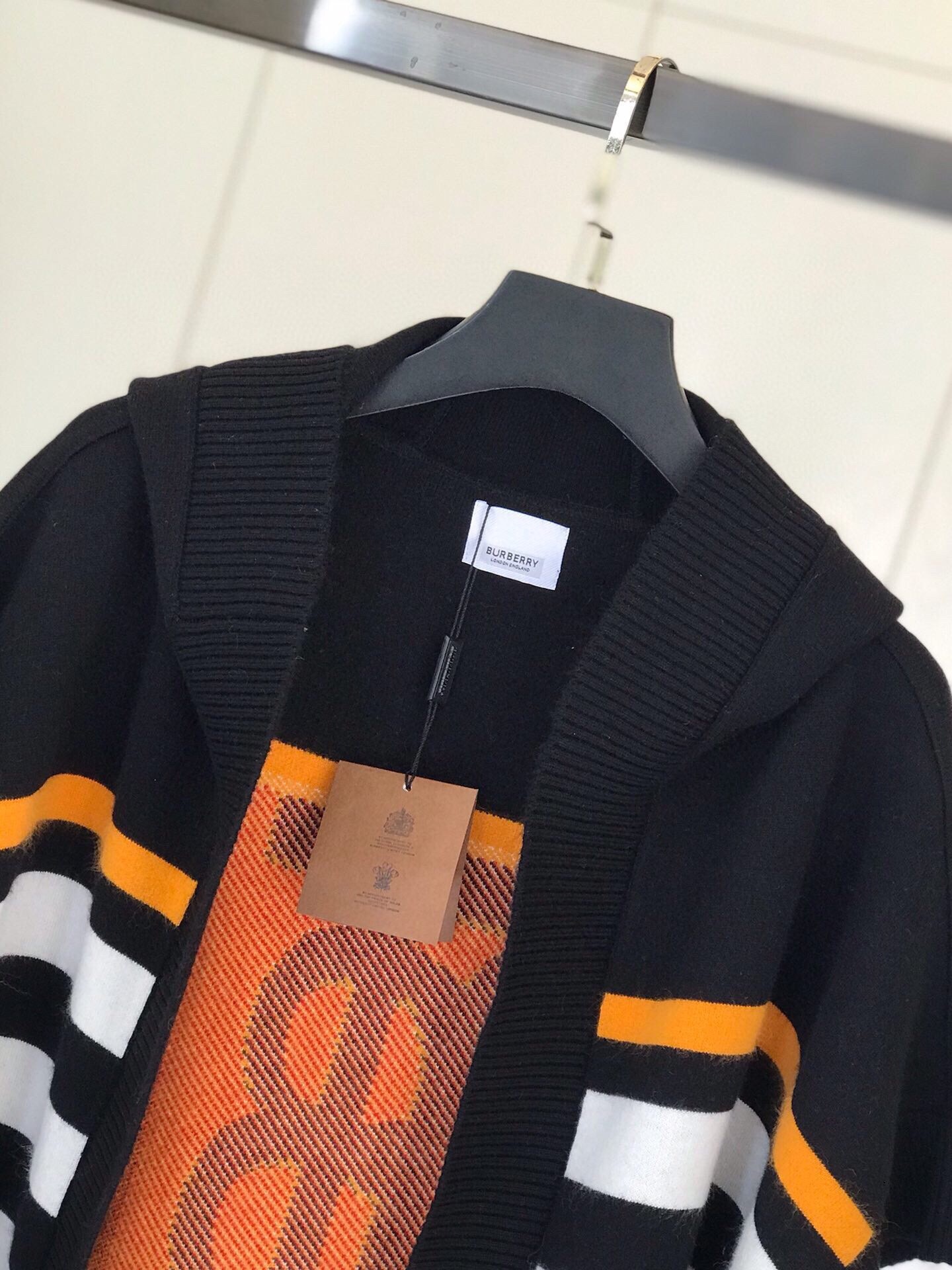 Burberry最新款专属标识图案嵌
