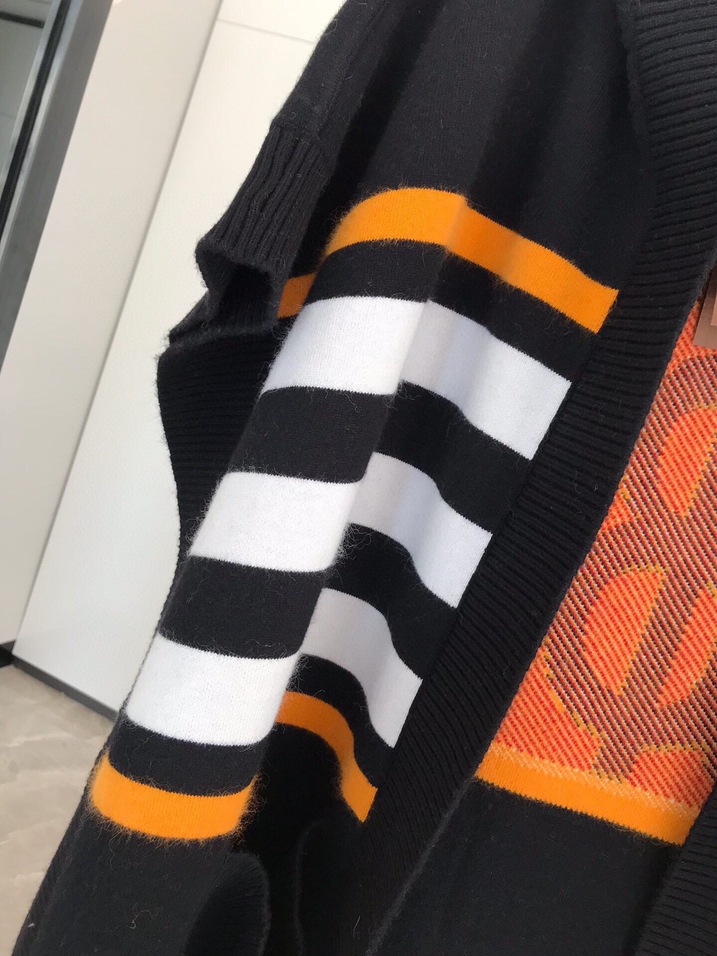 Burberry最新款专属标识图案嵌