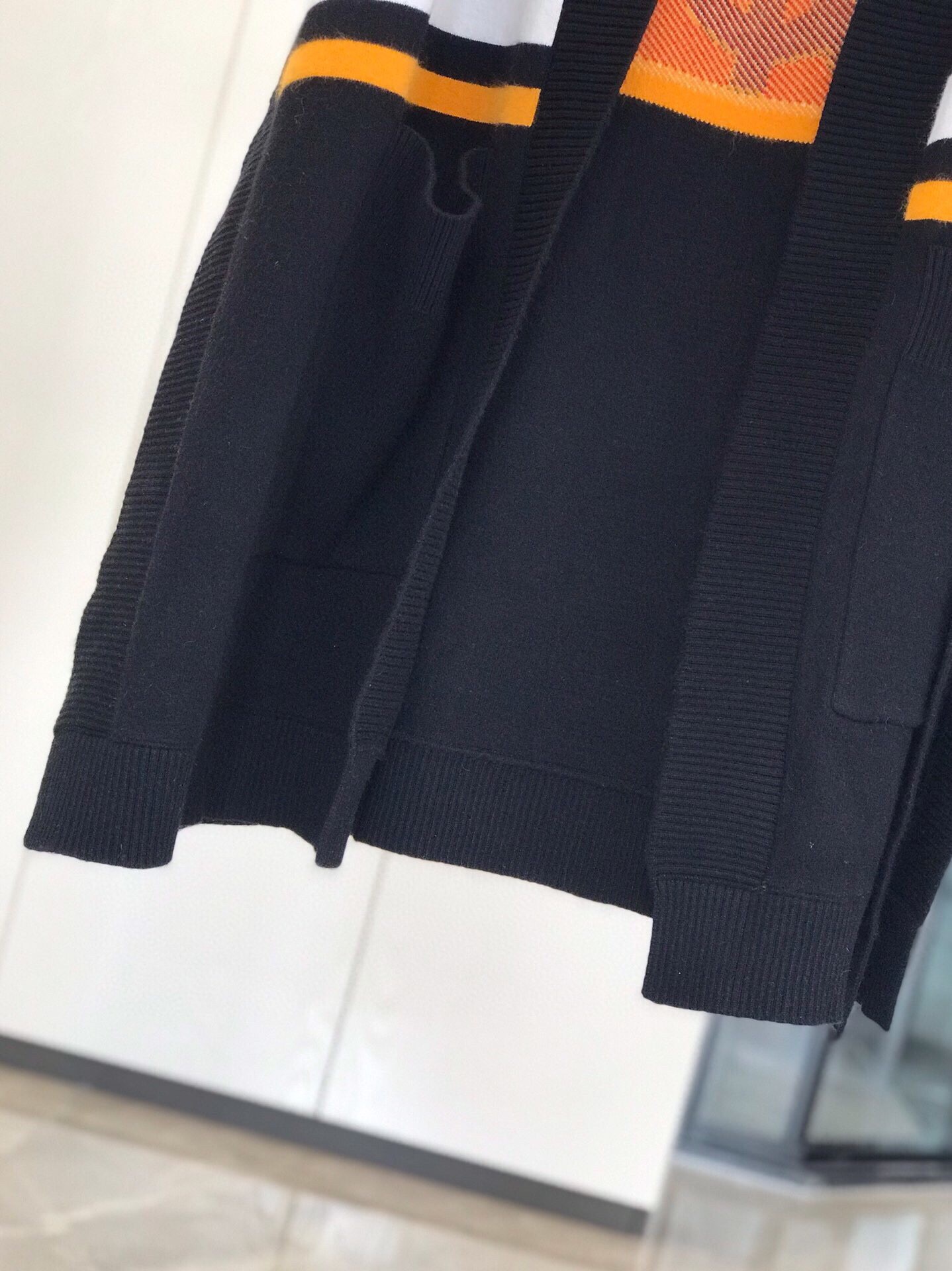 Burberry最新款专属标识图案嵌