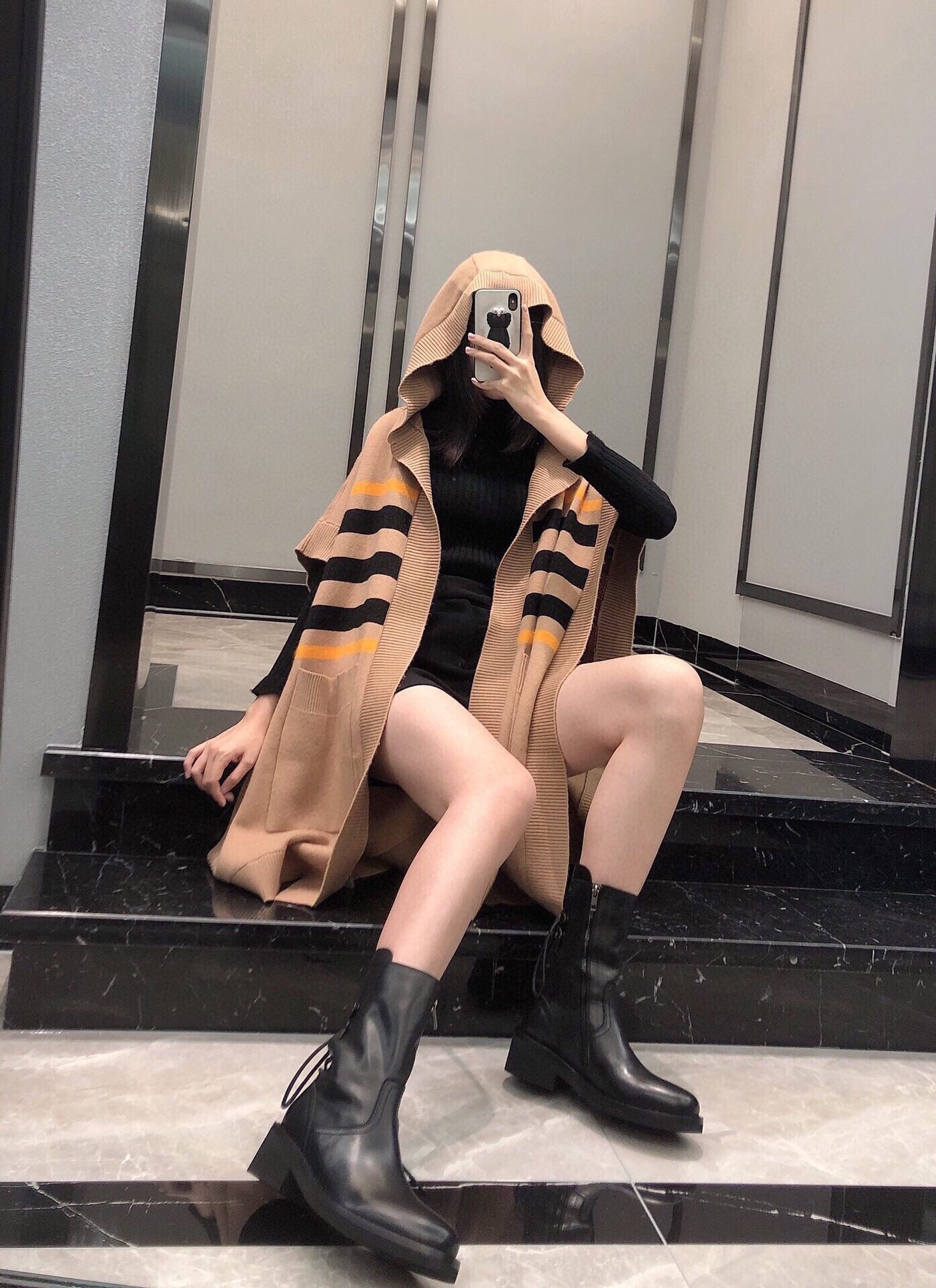 Burberry最新款专属标识图案嵌