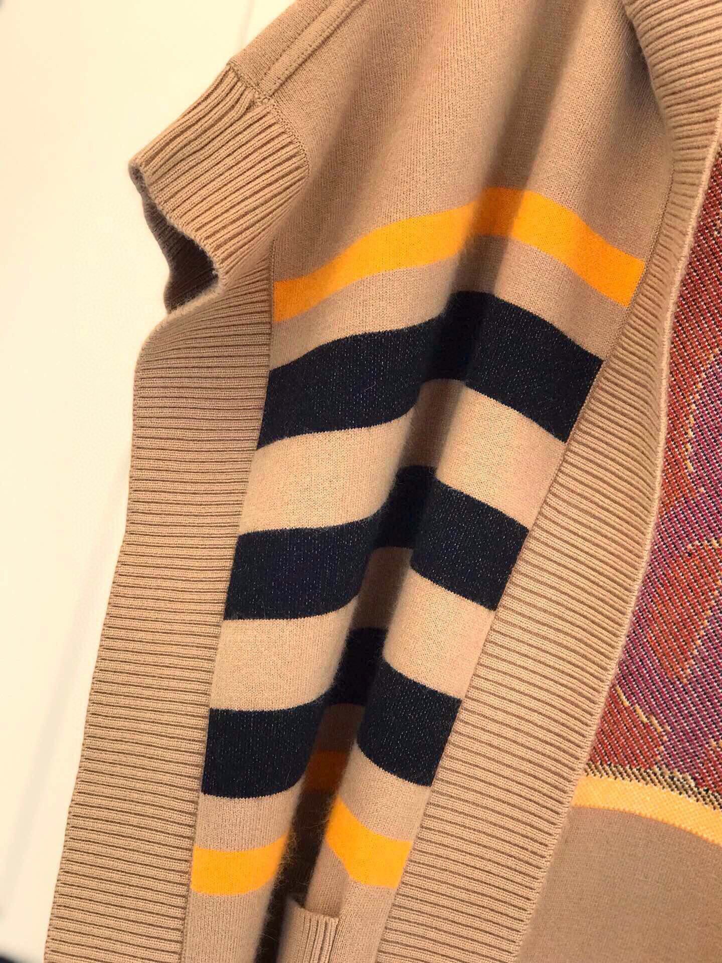 Burberry最新款专属标识图案嵌