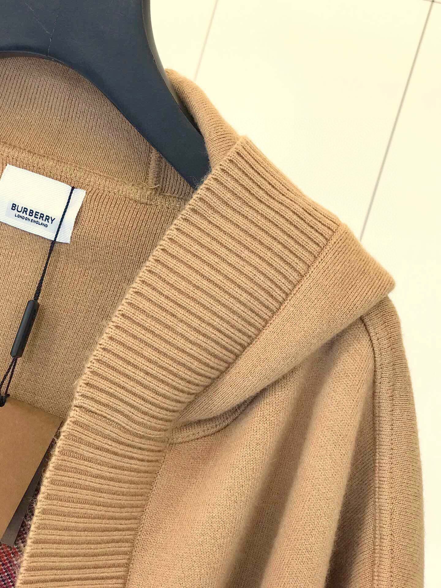 Burberry最新款专属标识图案嵌
