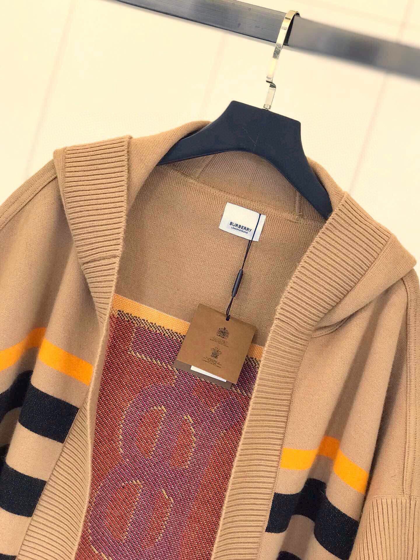 Burberry最新款专属标识图案嵌