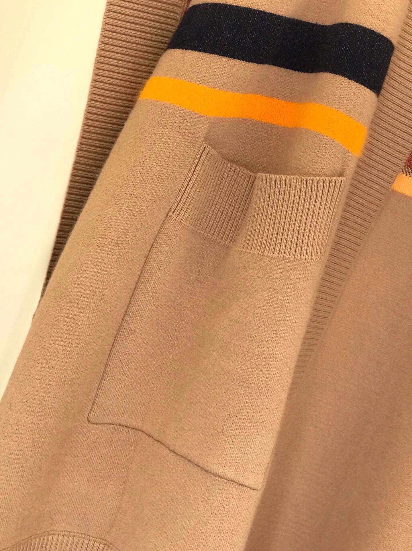 Burberry最新款专属标识图案嵌