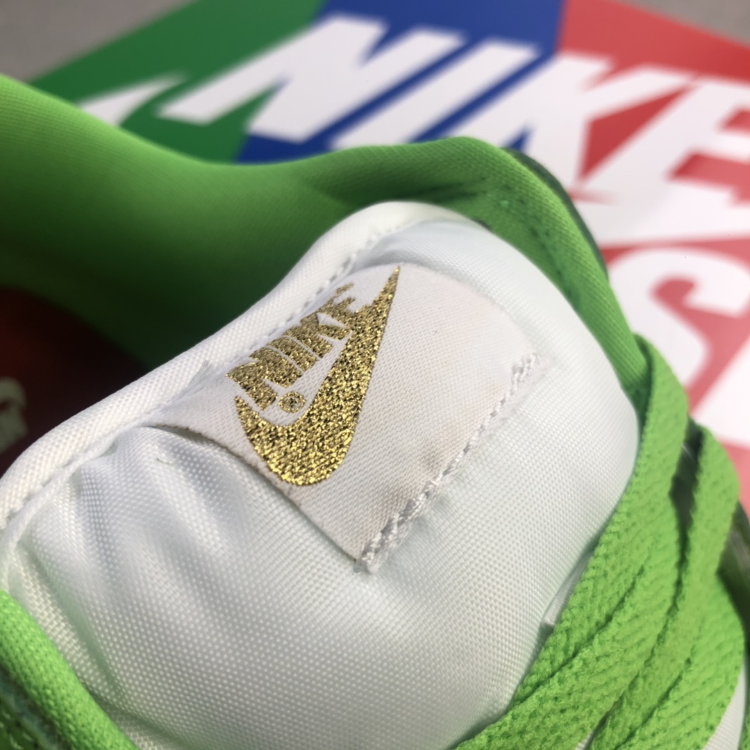 260 Supreme x NikeSB Dunk Low 近日有Supreme x Nike SB Dunk Low 低帮板鞋 DH3228-100