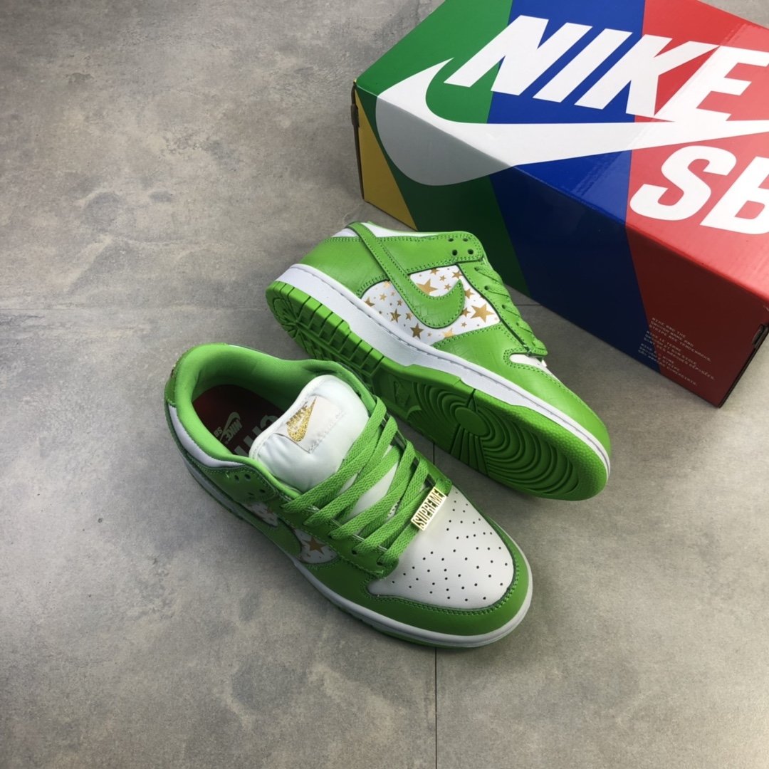 260 Supreme x NikeSB Dunk Low 近日有Supreme x Nike SB Dunk Low 低帮板鞋 DH3228-100