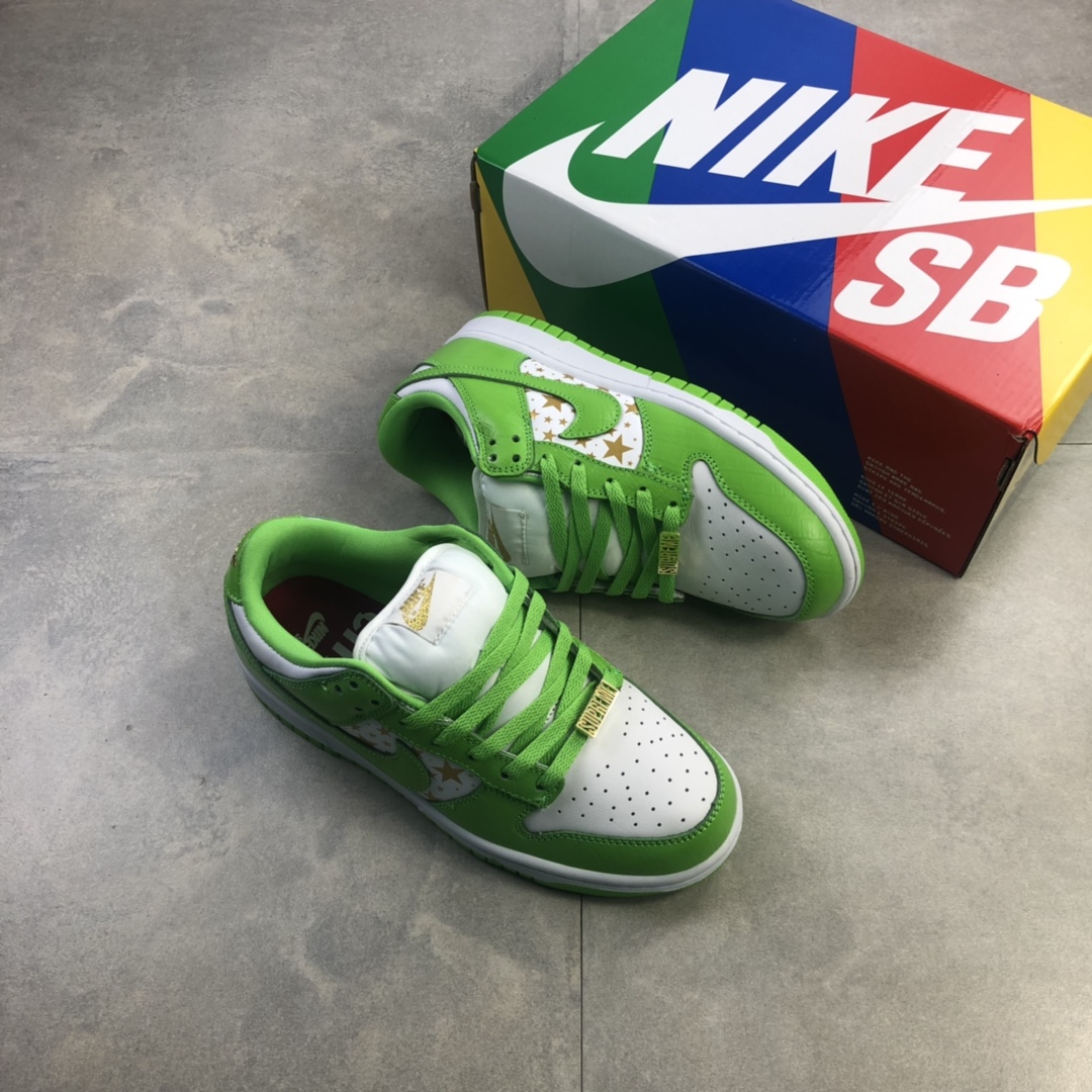 260 Supreme x NikeSB Dunk Low 近日有Supreme x Nike SB Dunk Low 低帮板鞋 DH3228-100
