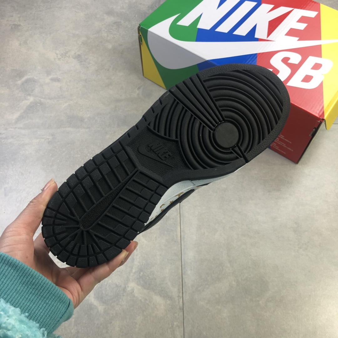 260  Supreme x NikeSB Dunk Low 近日有Supreme x Nike SB Dunk Low 低帮板鞋 DH3228-100