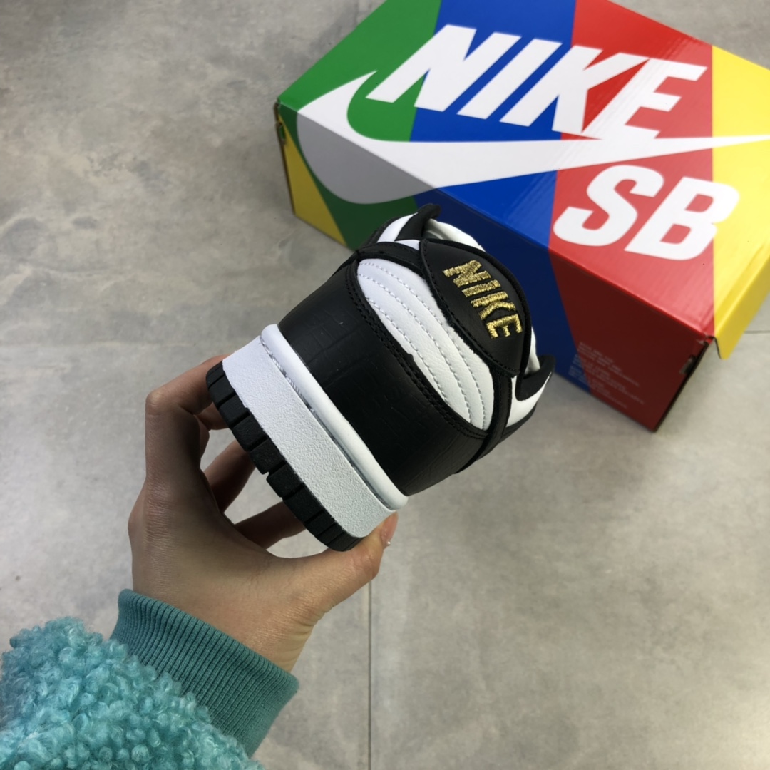 260  Supreme x NikeSB Dunk Low 近日有Supreme x Nike SB Dunk Low 低帮板鞋 DH3228-100