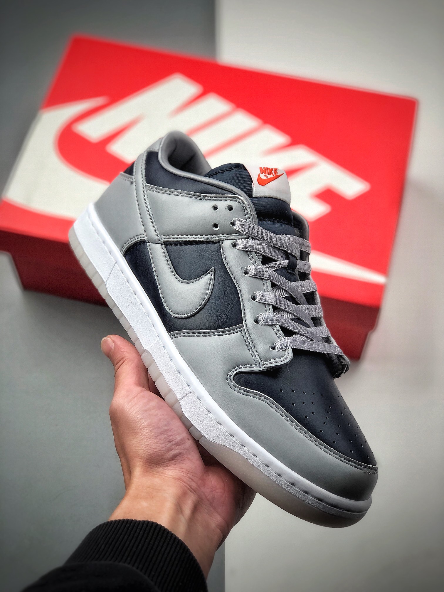 Nike SB Dunk Low sombra gris segunda generación, todo el zapato adopta el esquema de color "Shadow", esta vez en tema g…