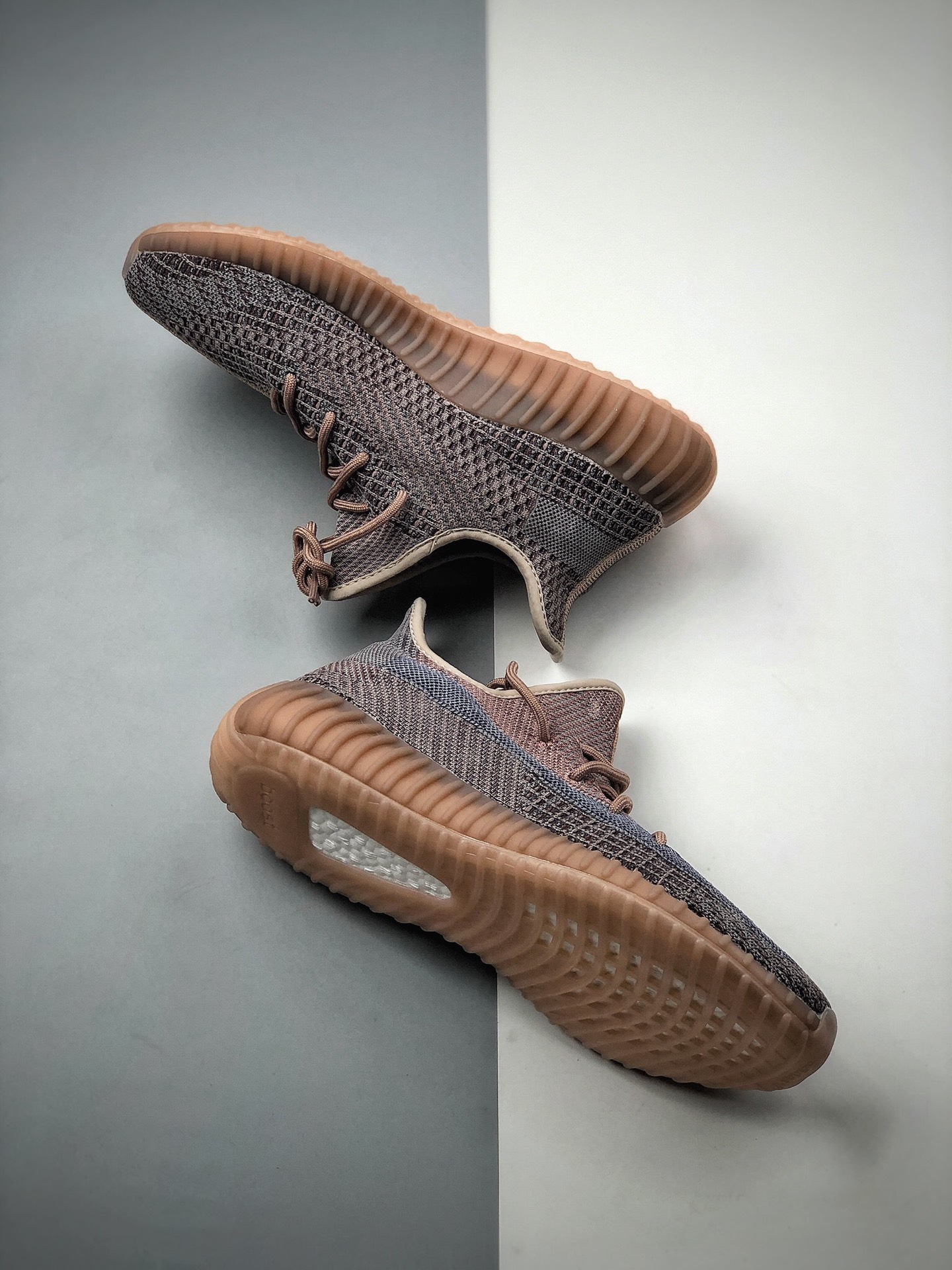 320  Adidas Yeezy Boost 350 V2“Fade”阿迪达斯椰子350二代 镂空褪色蓝棕配色 巴斯夫Boost原底 货号：H02795