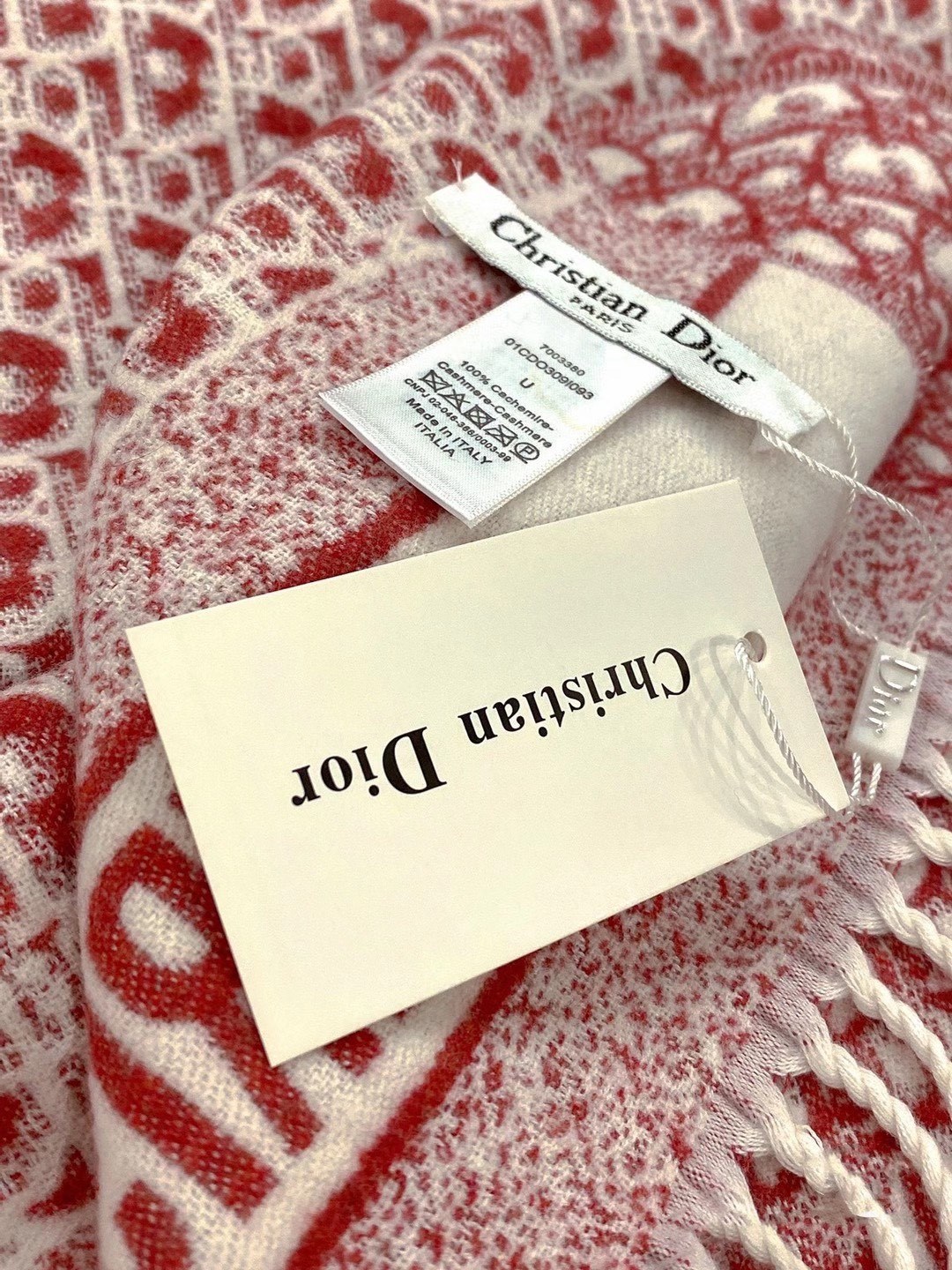 一个王炸啊免代购的围巾一模一样Dio
