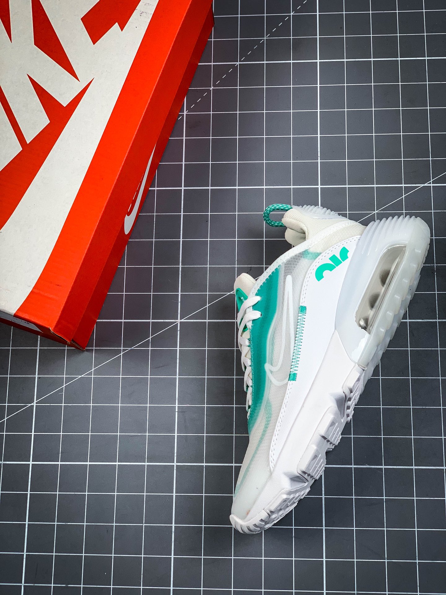 180 公司级 Nike Air Max 2090 耐克2020春季新款气垫跑鞋 BV9977-102