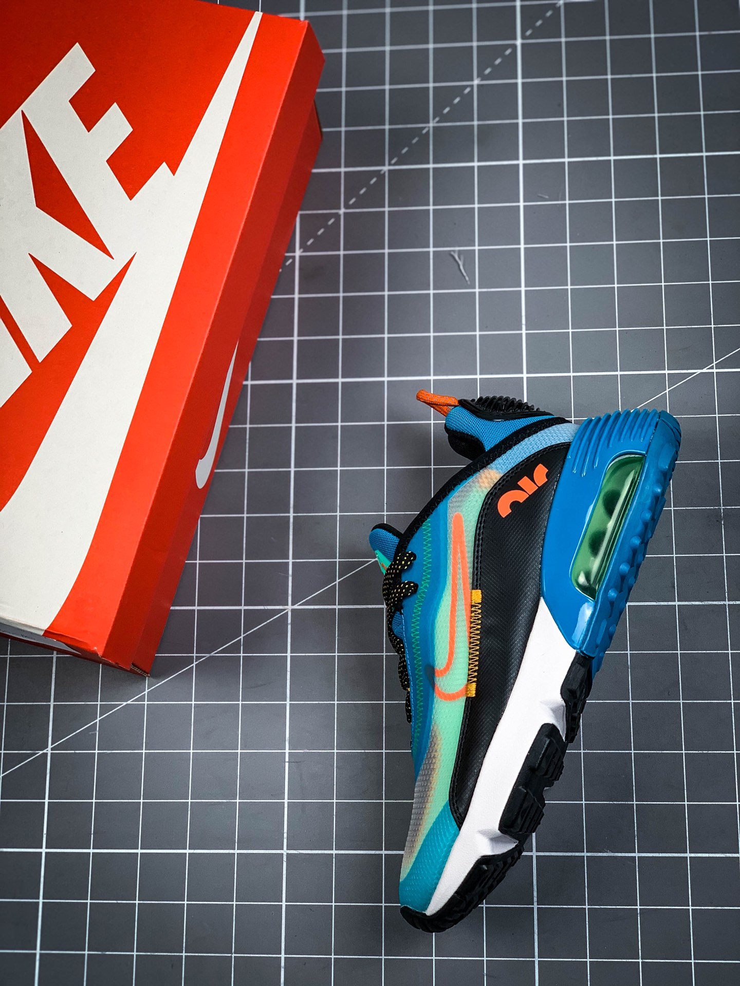 180 公司级 Nike Air Max 2090 耐克2020春季新款气垫跑鞋 BV9977-102