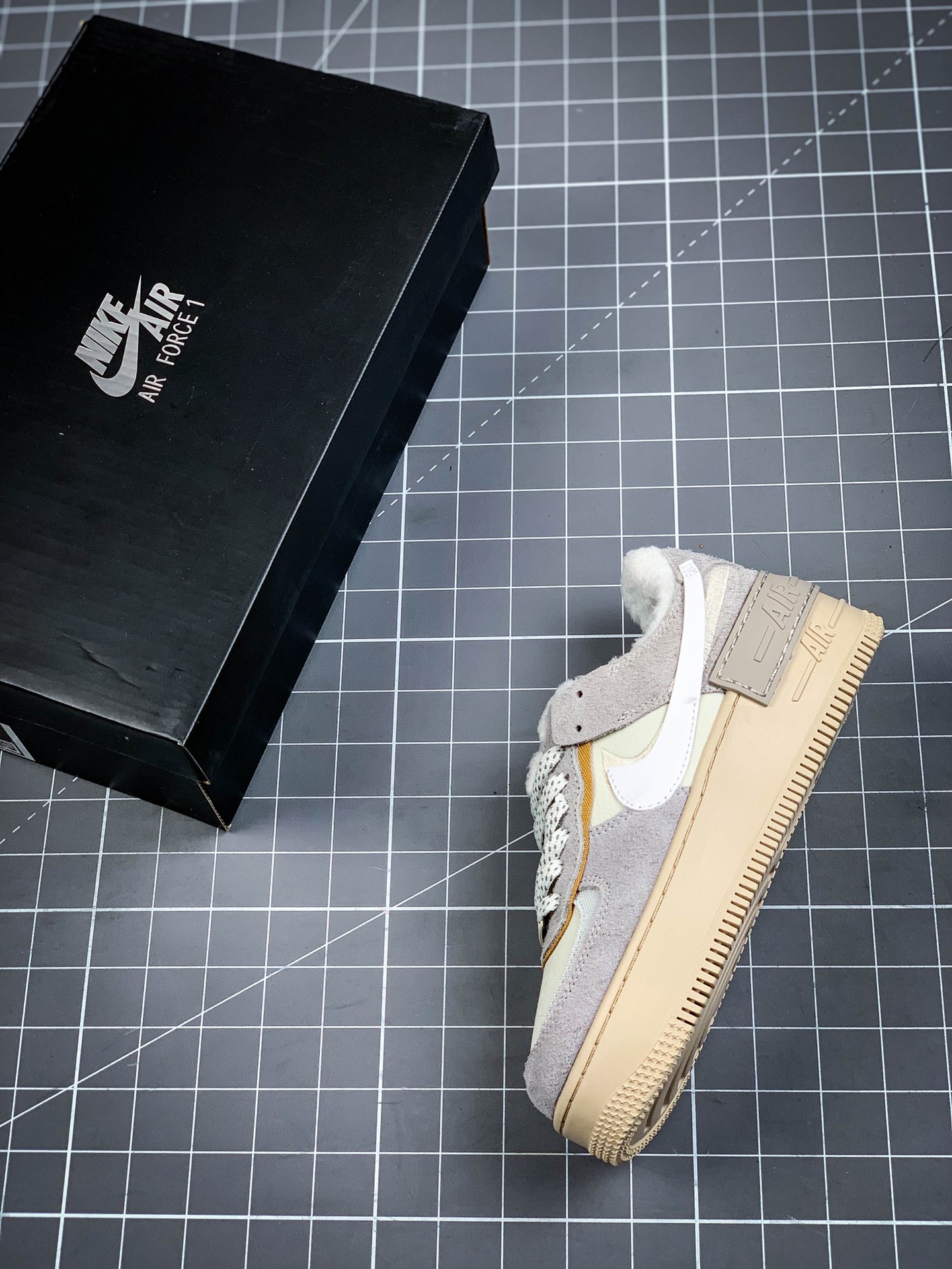 200 NK WMNS Air Force 1 Shadow灰褐色加绒 CT1985-500