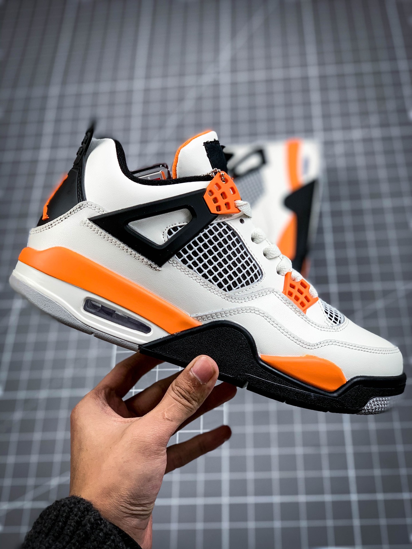 200 Air Jordan 4 ”Line Sand”白黑橘 CW7183-100