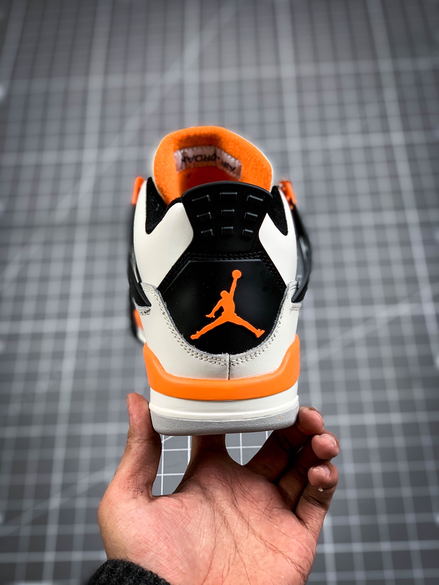 200 Air Jordan 4 ”Line Sand”白黑橘 CW7183-100