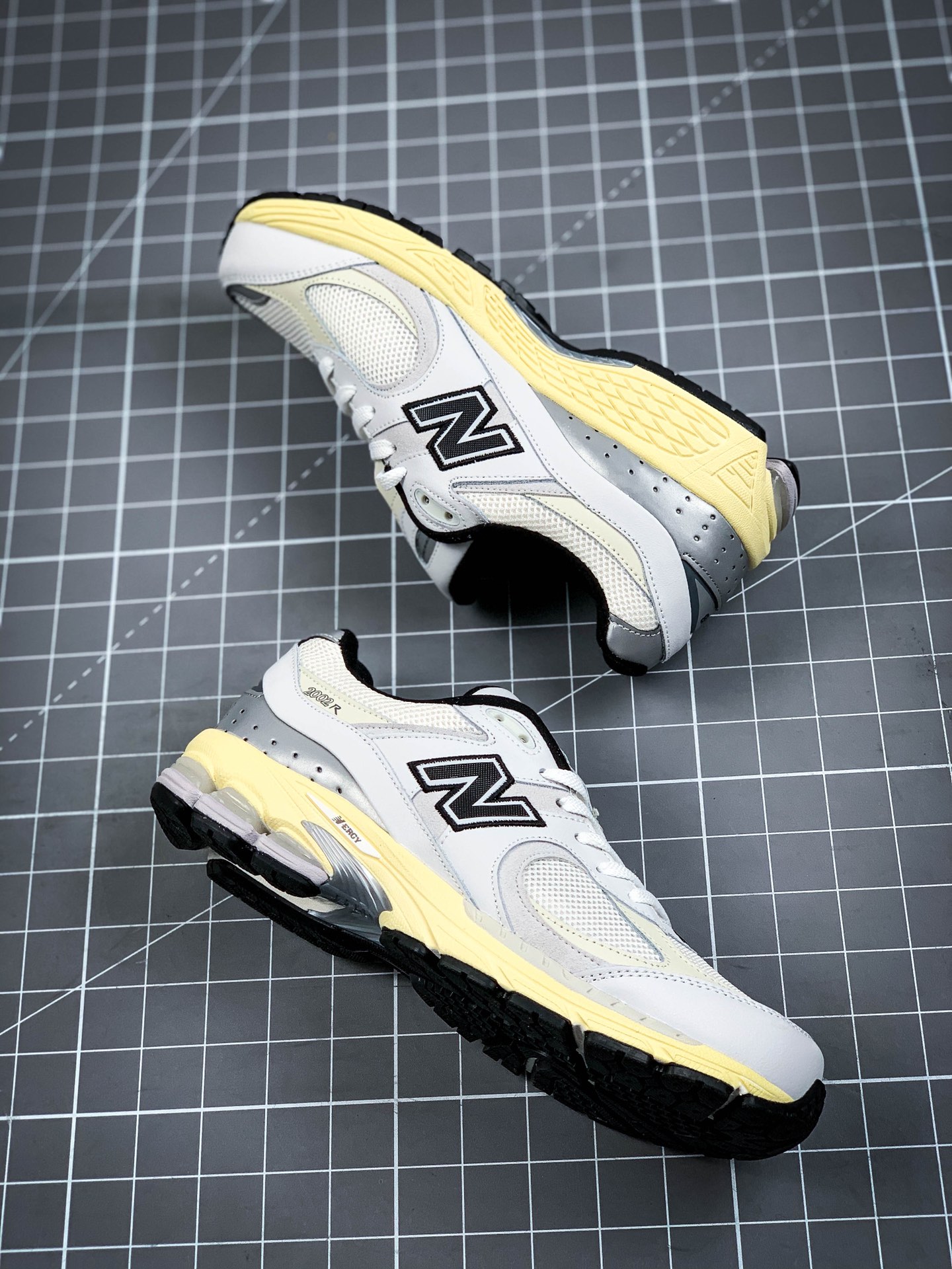 220 New Balance 2002R NB 2002男女休闲慢跑鞋  ML2002RA