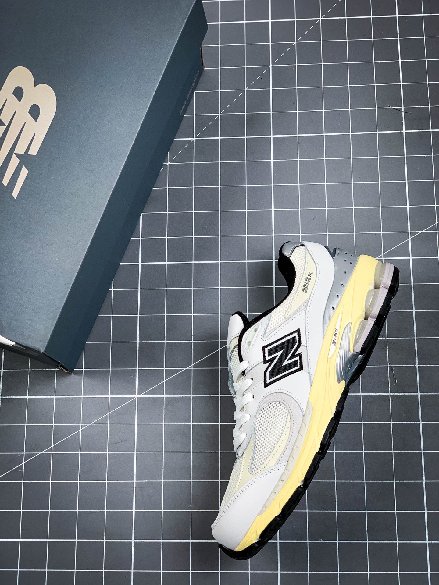 220 New Balance 2002R NB 2002男女休闲慢跑鞋  ML2002RA