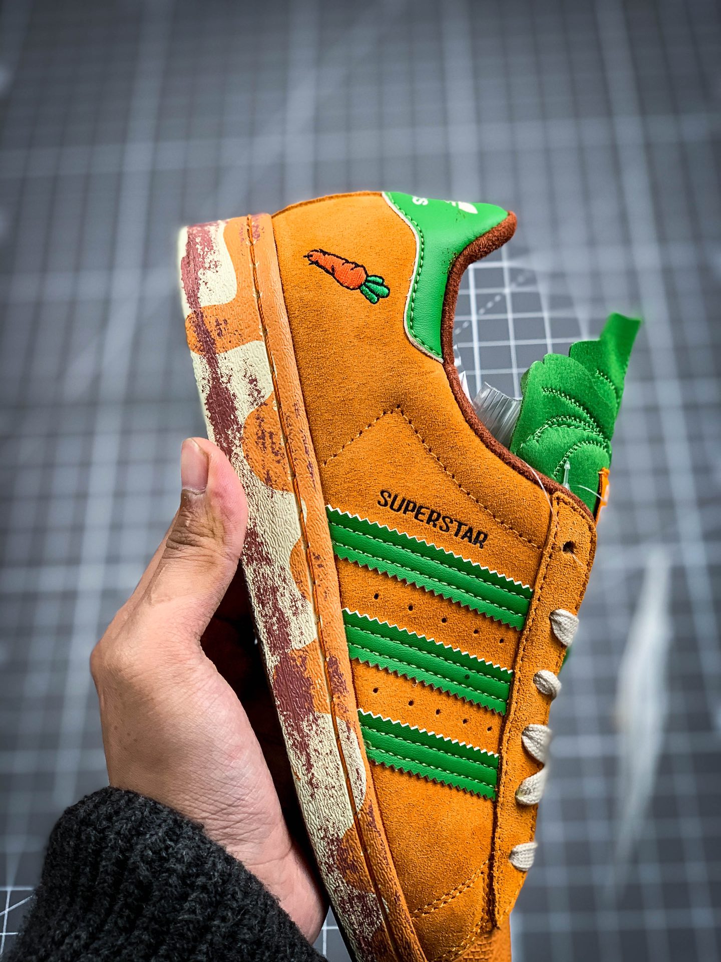 220 联名国内艺术家张权潮流品牌Melting Sadness x Adidas Originals Superstar Carrot 胡萝卜 贝壳头经典百搭休闲运动板鞋FZ5255