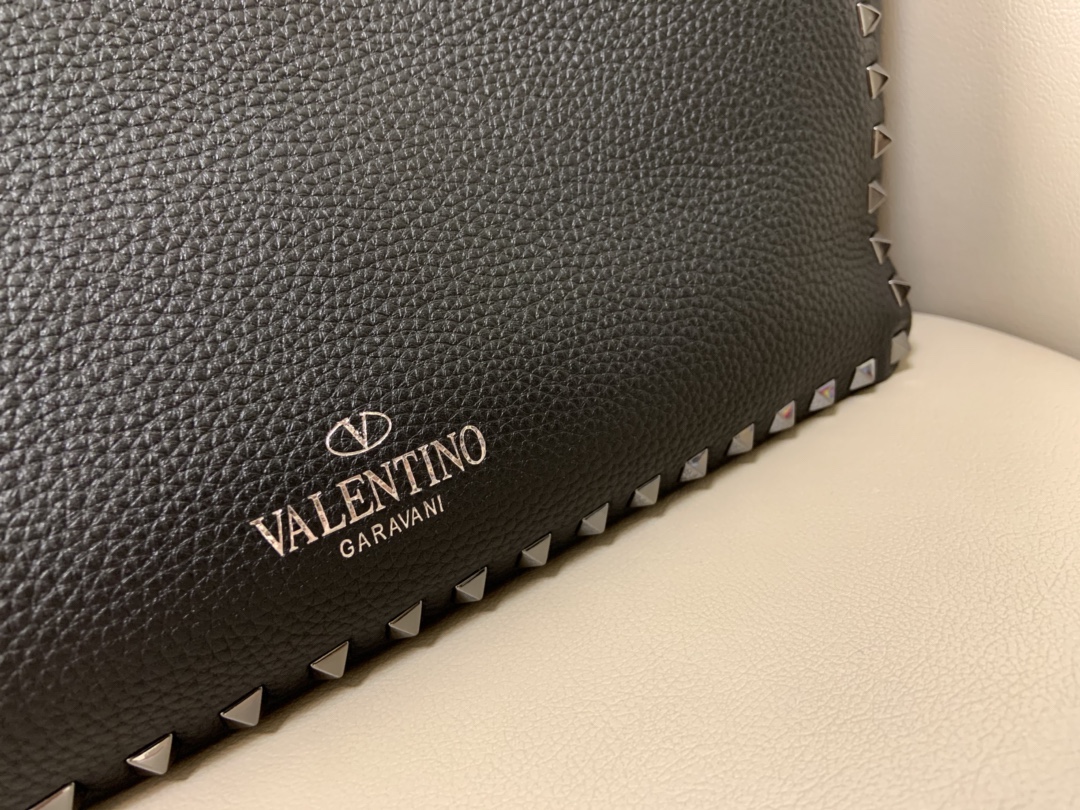 Valentino华伦天奴小牛皮大LOGO水桶包1122