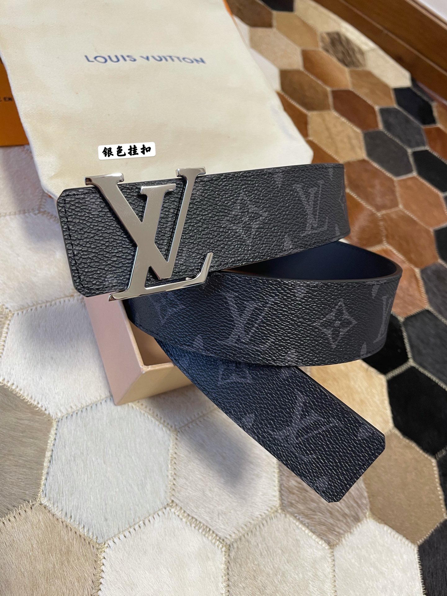 LV Initiales双面腰带融合Monogram Eclipse和全新Monogram 3