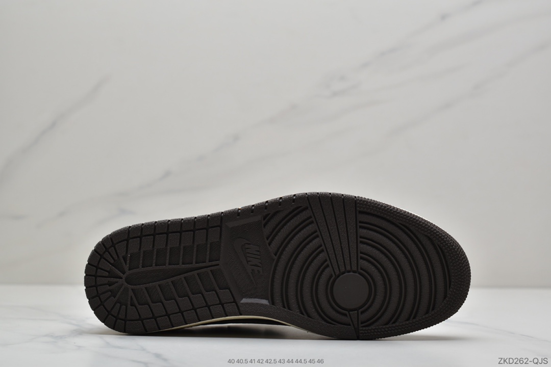 270 公司级 Air Jordan 1 Low 倒钩低帮亮点之处在于鞋侧的倒置 Swoosh CQ4277-001