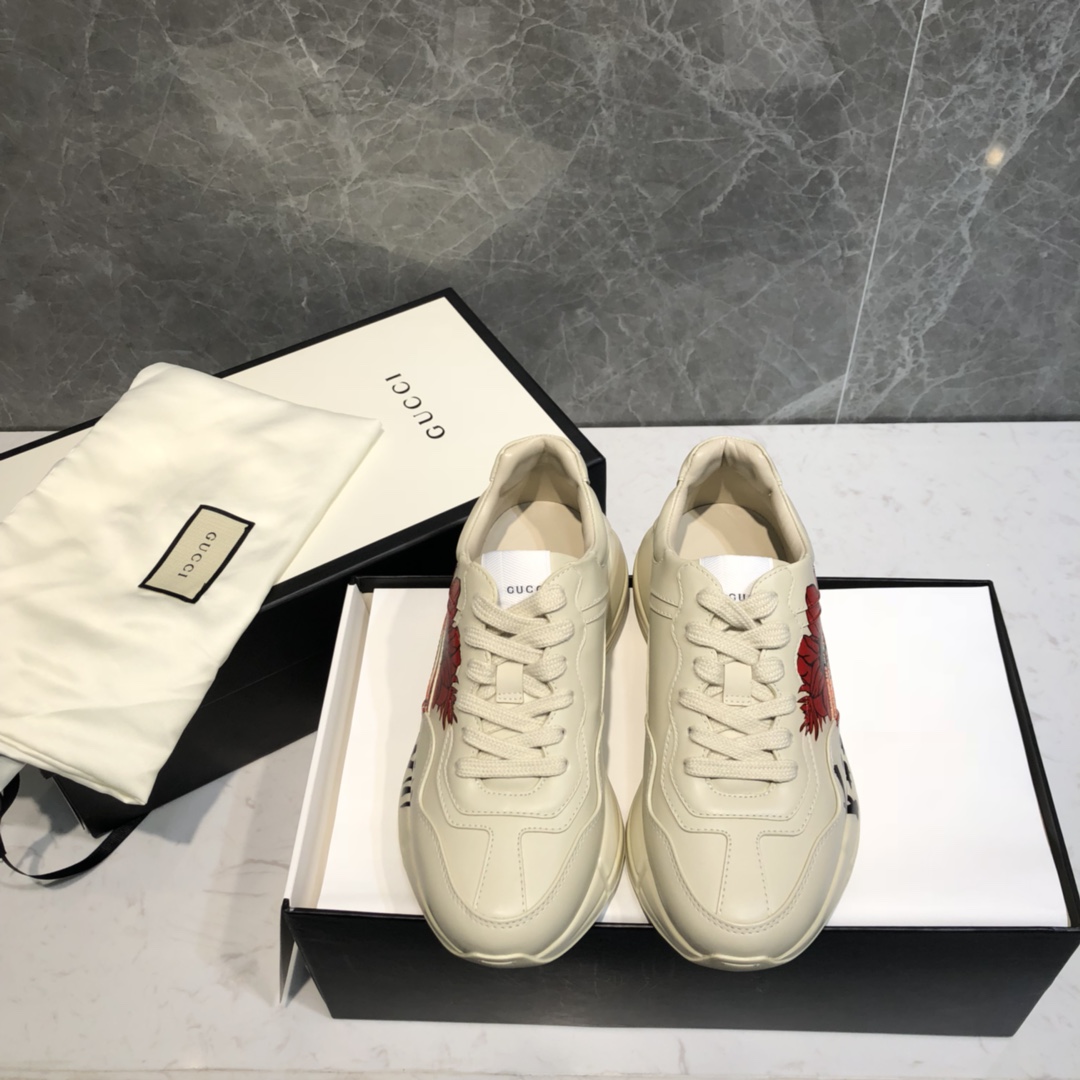 GUCCI sneakers chunky blanc cassé cuir imprimé à lacets
