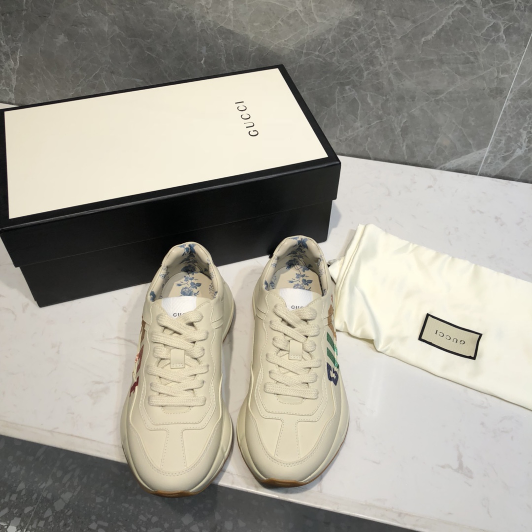 GUCCI sneakers chunky blanc cassé cuir imprimé lacets