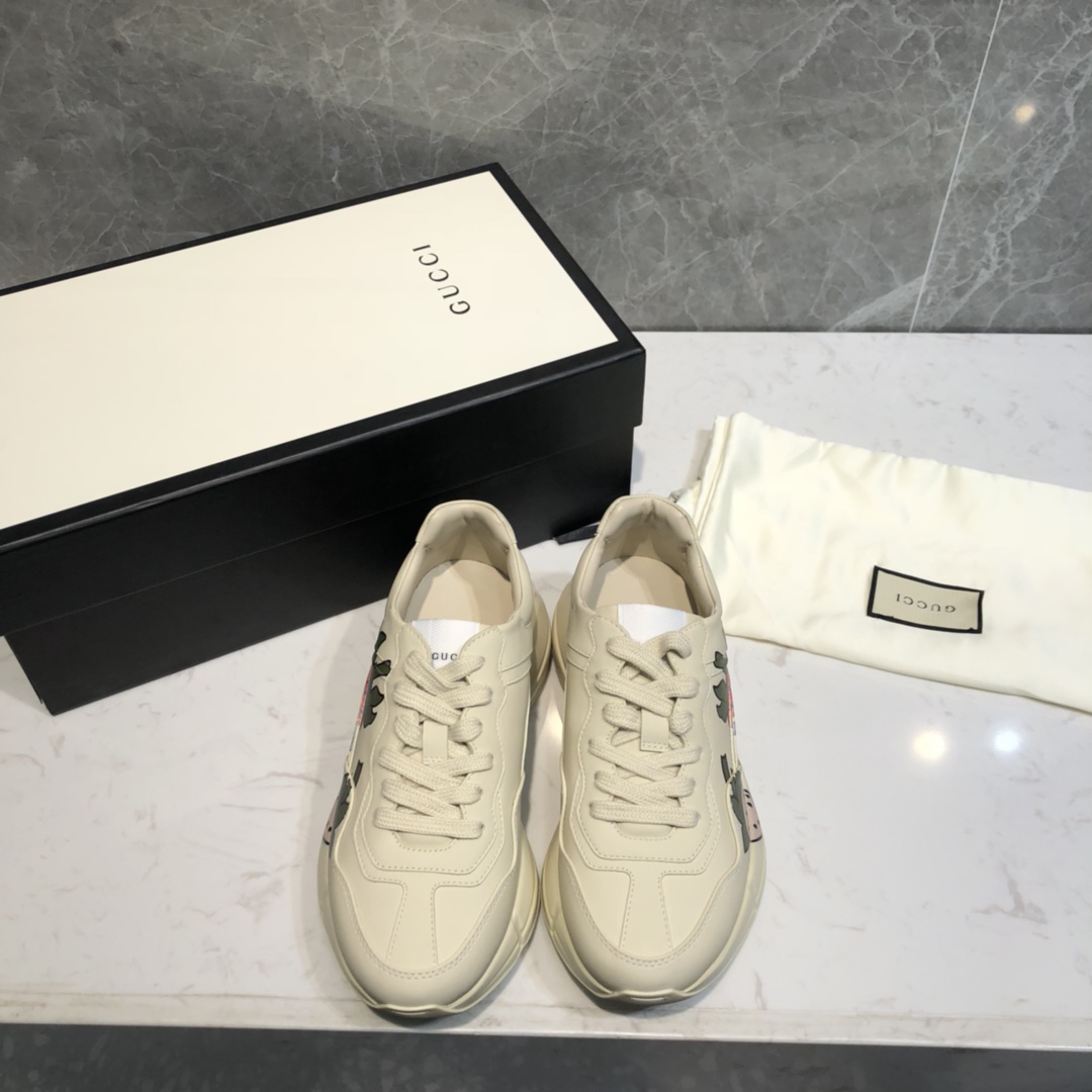GUCCI sneakers chunky blanc cassé cuir imprimé lacets