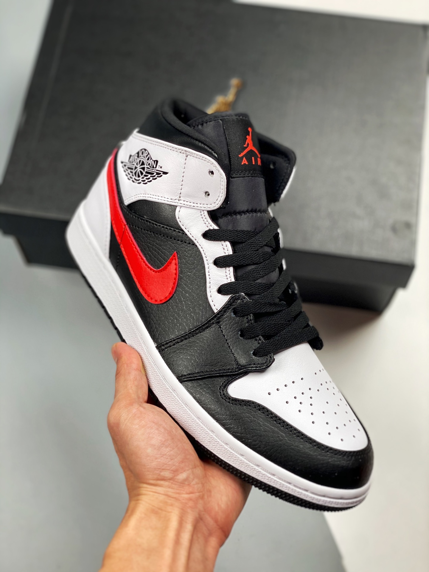 Air Jordan 1 Mid blanco y negro panda gancho rojo pedido de cliente de Tmall外贸 la mejor artesanía del mercado serie mid…