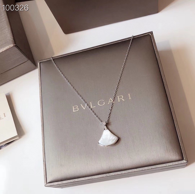 NO:102208,Added white gold Bvlgari Diva series Advanced original buckle original back White Fritillar skirt Platinum necklace Imported by Germany 925 sterling silver electroplated 18k gold No fading but allergic Original logo lobster buckle Original back The highest version on the market, Bulgari necklace, bottega veneta, bvlgari, bvlgari, skirts, necklace, pure silver19860909新增白金色Bvlgari 宝格丽 Diva系列 高级原版扣原版背部 白贝母裙子 铂金色 项链 德国进口925纯银电镀18k金 不褪色不过敏 原版logo龙虾扣 原版背面 市面最高版本,宝格丽项链,bottega veneta,bvlgari,bvlgari,skirts,necklace,pure silver,Jewelry