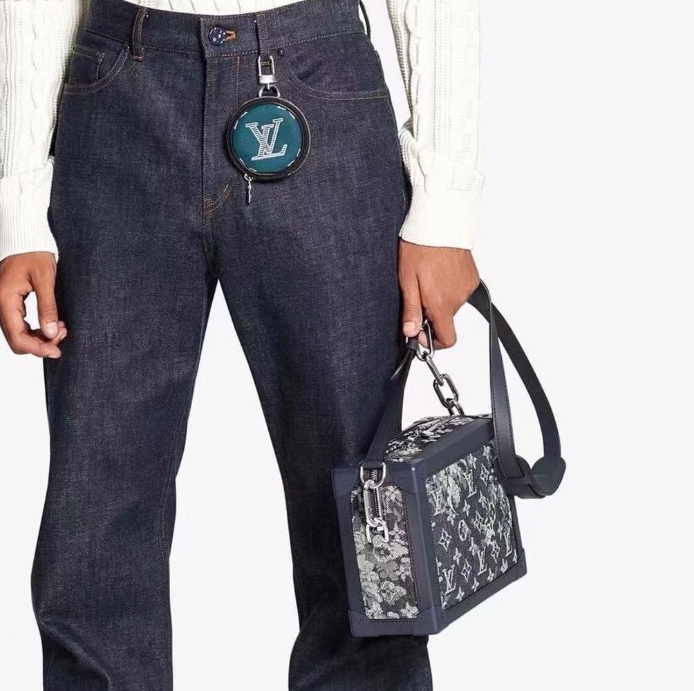 NO:396343,57283 upper body picture, a must-have item for trendy men, LV [original leather], louis vuitton1986090957283上身图 潮男必备单品,LV【原厂皮】,louis vuitton,Bag