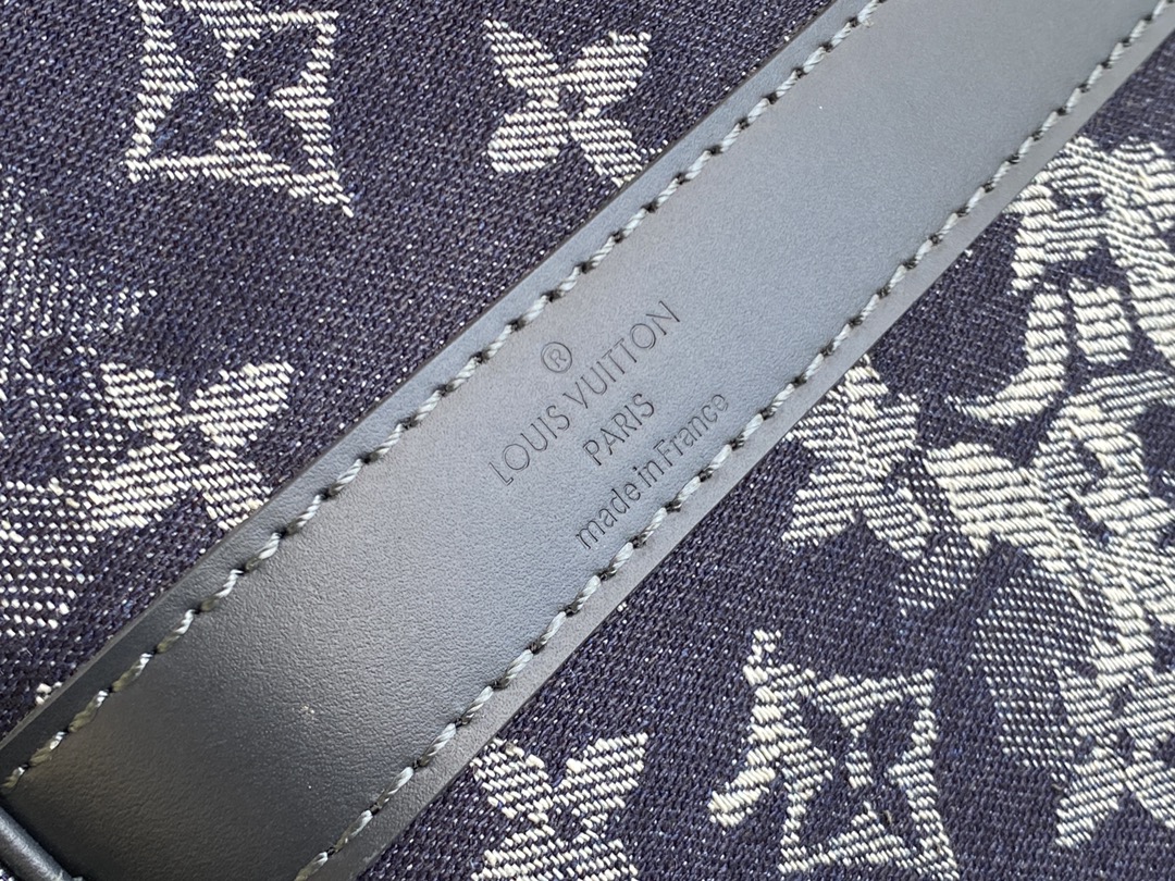 顶级原单 M57285 Keepall Bandoulière 50 旅行袋身披 Monogram Tapestry 帆布和皮革饰边亮相 8