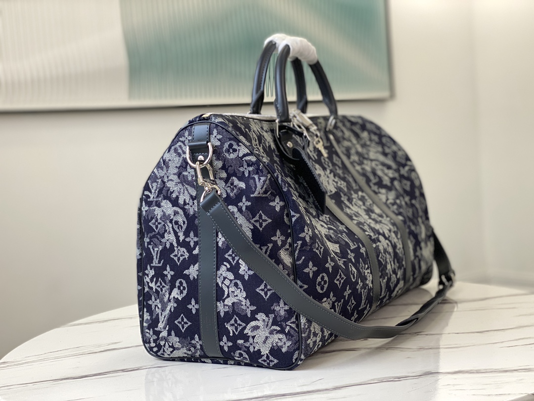 顶级原单 M57285 Keepall Bandoulière 50 旅行袋身披 Monogram Tapestry 帆布和皮革饰边亮相 2