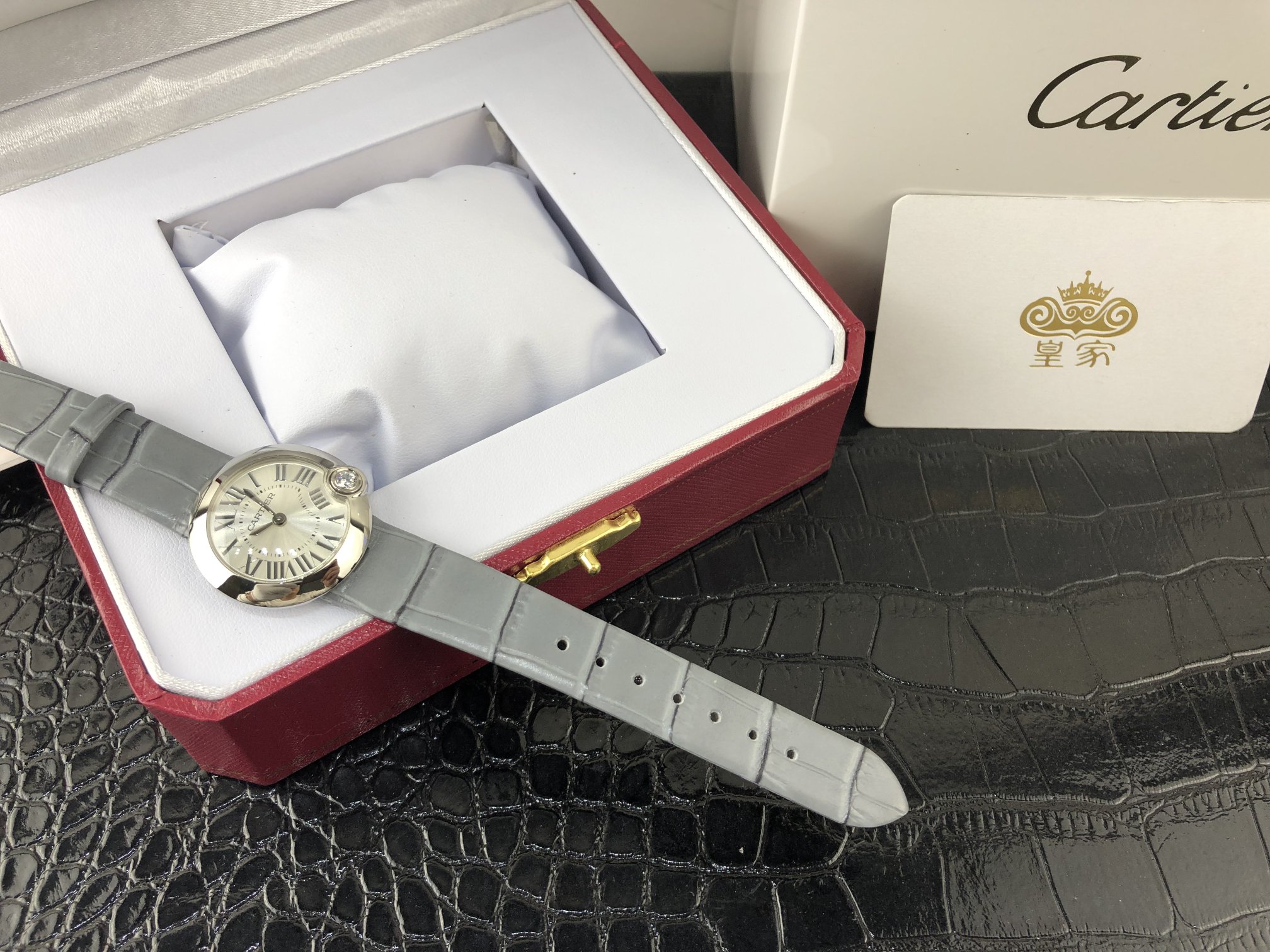 Cartier 皇家 卡地亚白气球系列女表