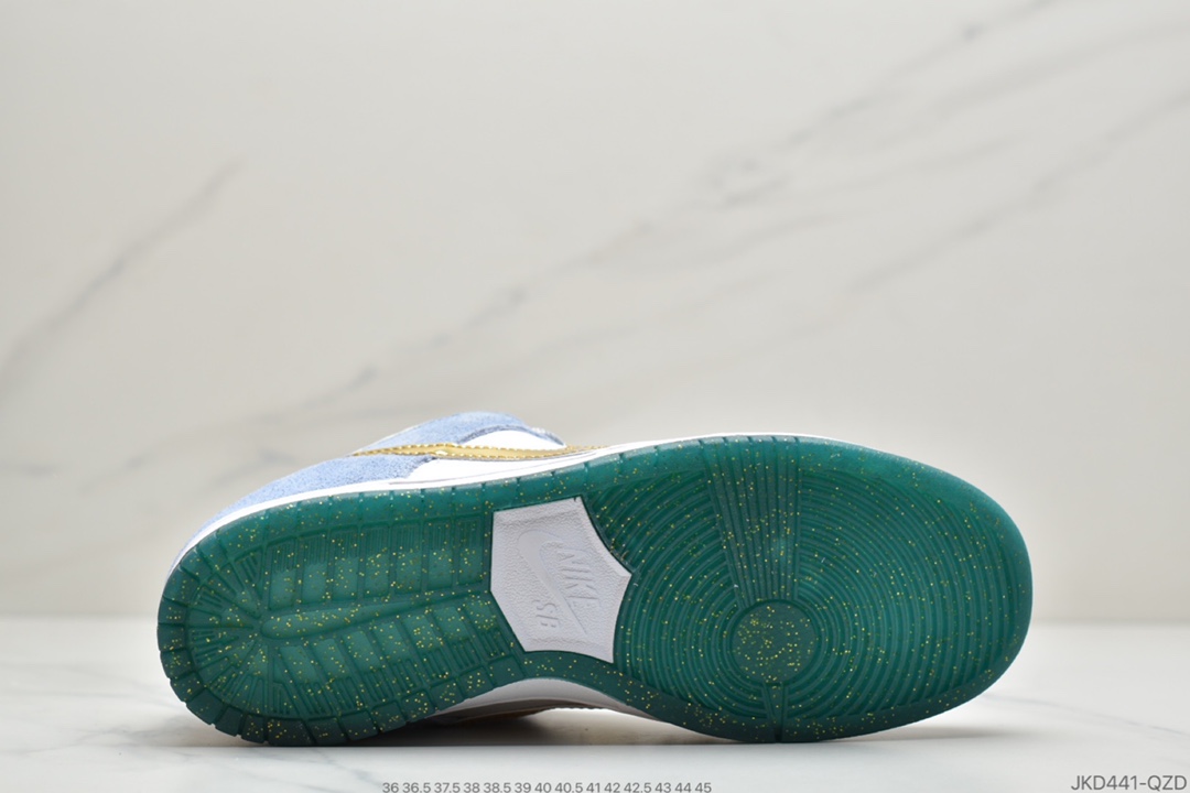 160 公司级耐克Sean Cliver x Nike SB Dunk Low ”Holiday Special” 冰雪奇缘 DC9936-100