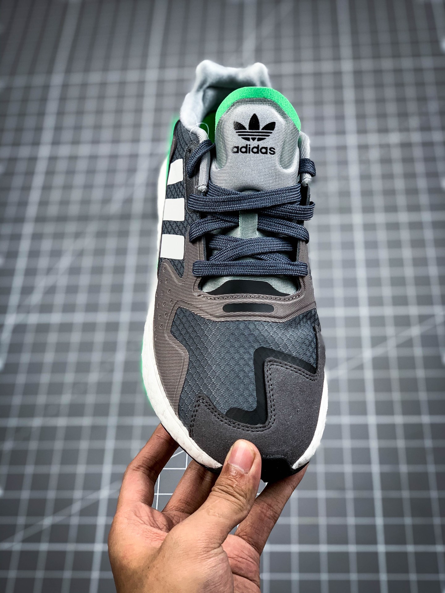 200   Adidas Day Jogger 夜行者二代 FW4868