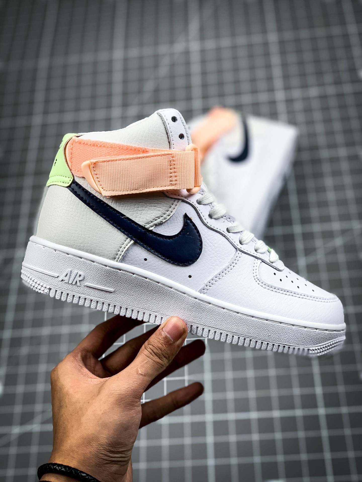 220 女鞋 公司级Nike Air Force 1 Mid “梦巴黎中帮”  白淡粉 334031-117