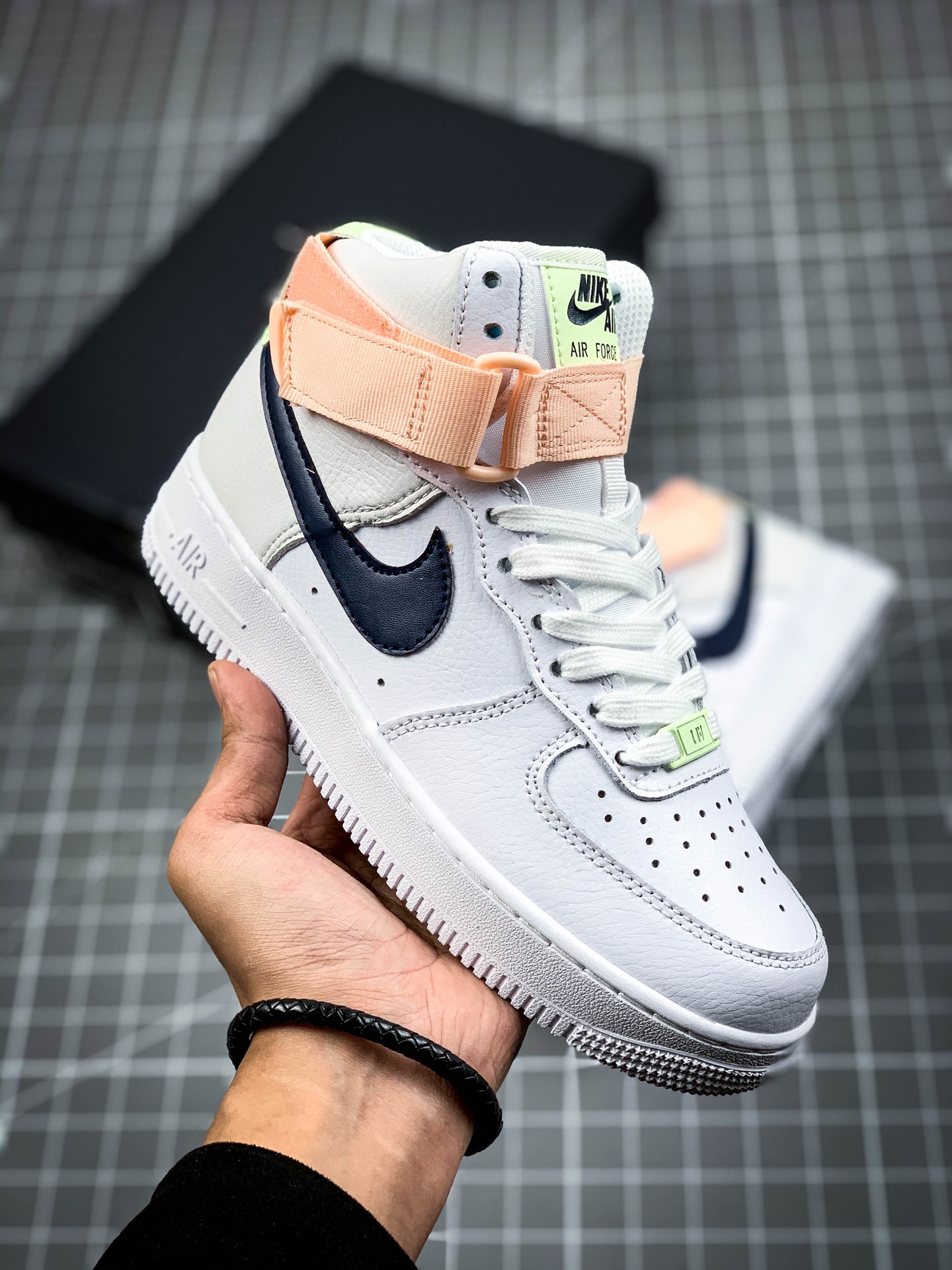 220 女鞋 公司级Nike Air Force 1 Mid “梦巴黎中帮”  白淡粉 334031-117