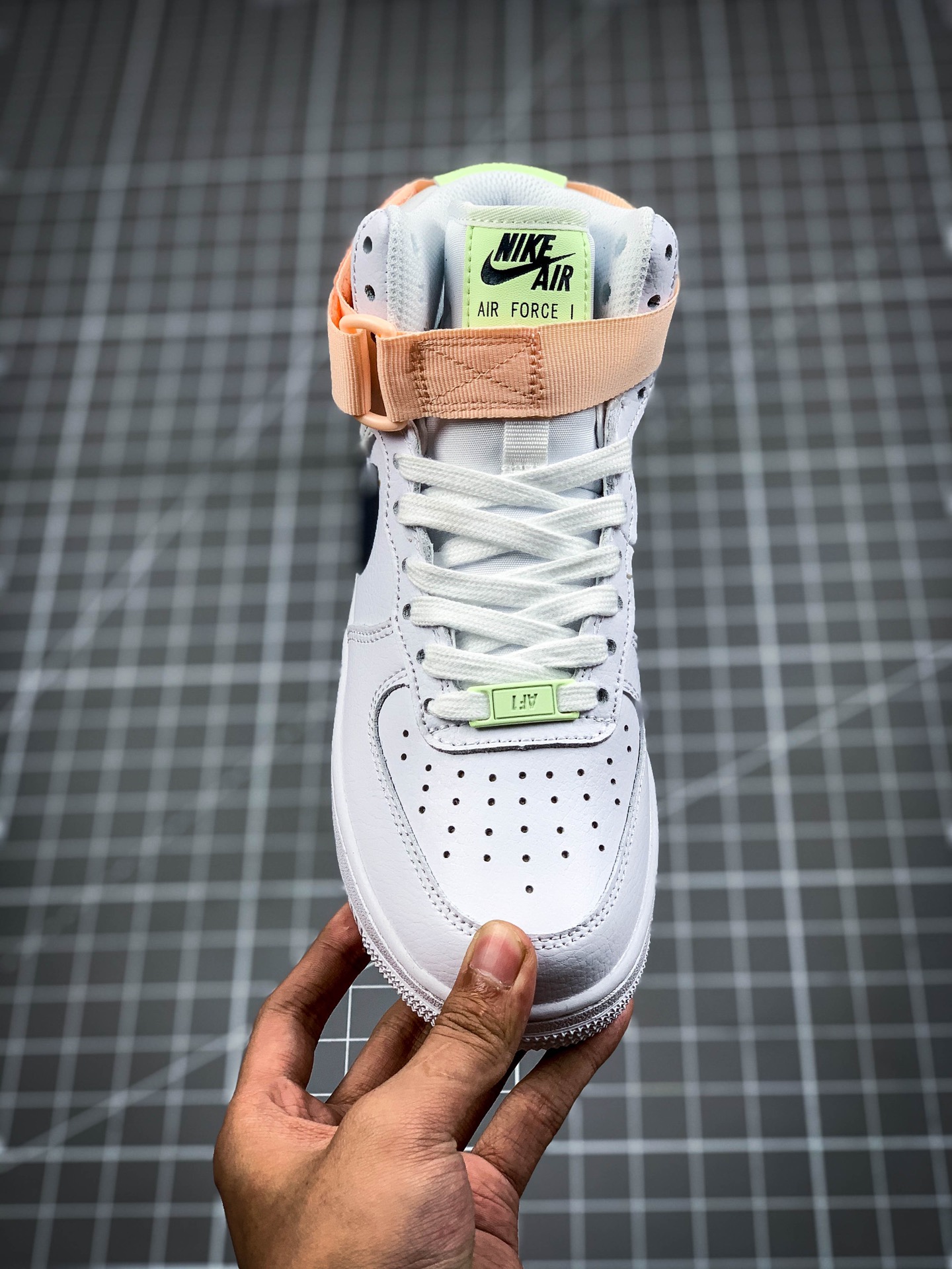 220 女鞋 公司级Nike Air Force 1 Mid “梦巴黎中帮”  白淡粉 334031-117