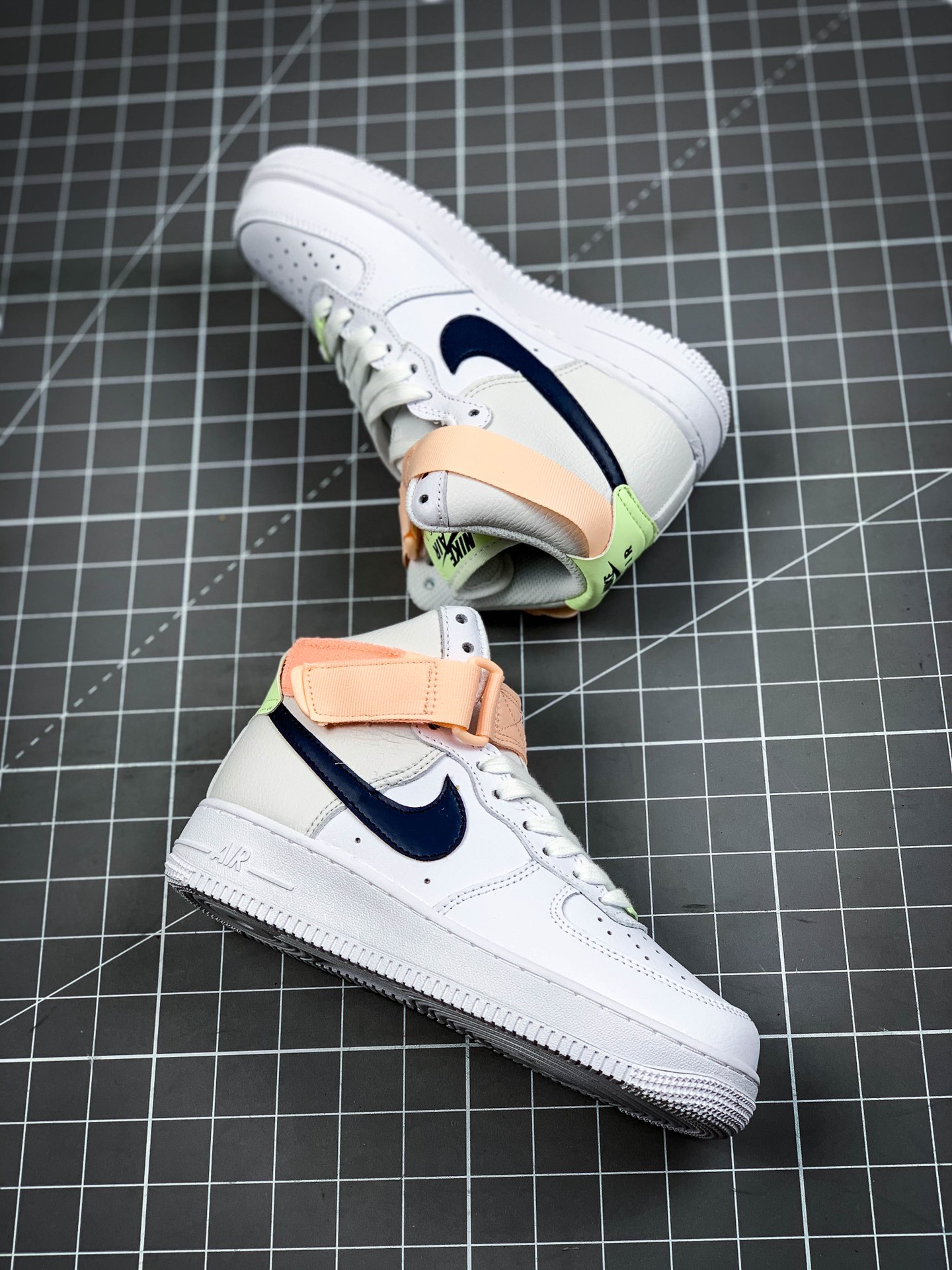 220 女鞋 公司级Nike Air Force 1 Mid “梦巴黎中帮”  白淡粉 334031-117