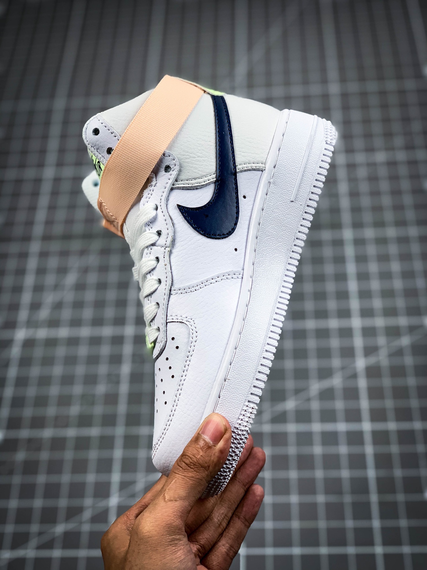 220 女鞋 公司级Nike Air Force 1 Mid “梦巴黎中帮”  白淡粉 334031-117
