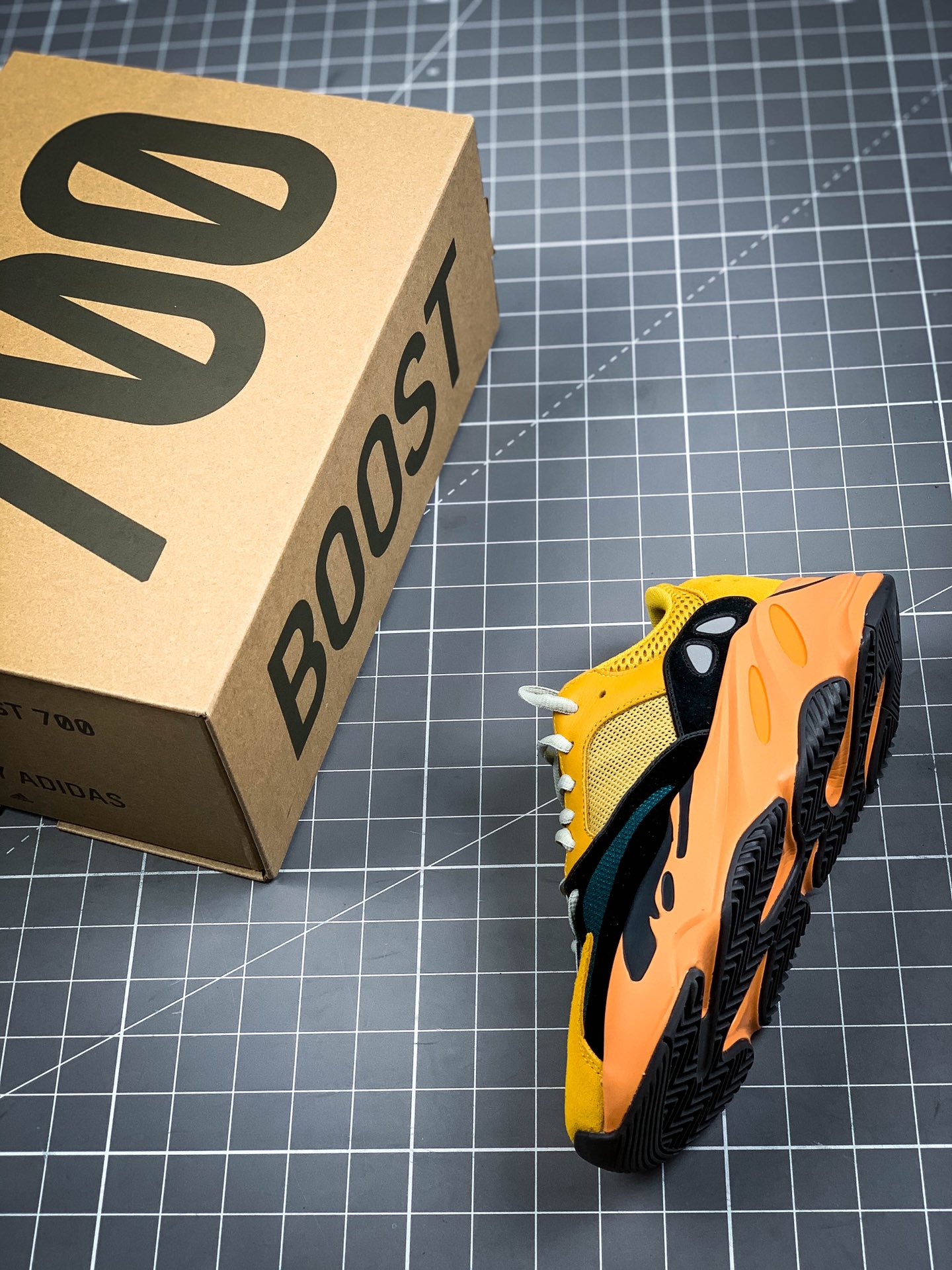 330  新货# 大厂纯原 Adidas YEEZY BOOST 3M 700 MNVN GZ6984-881