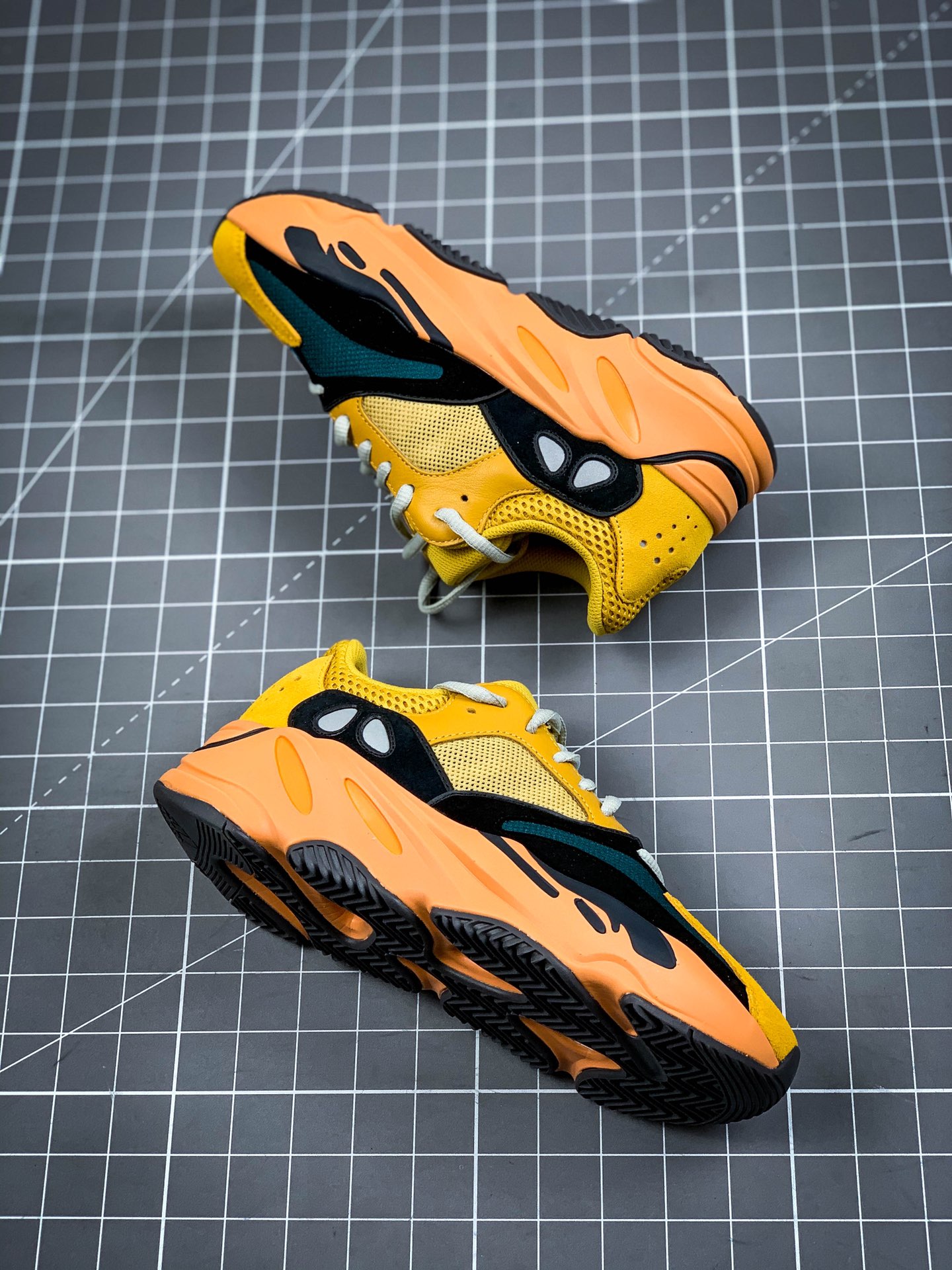 330  新货# 大厂纯原 Adidas YEEZY BOOST 3M 700 MNVN GZ6984-881